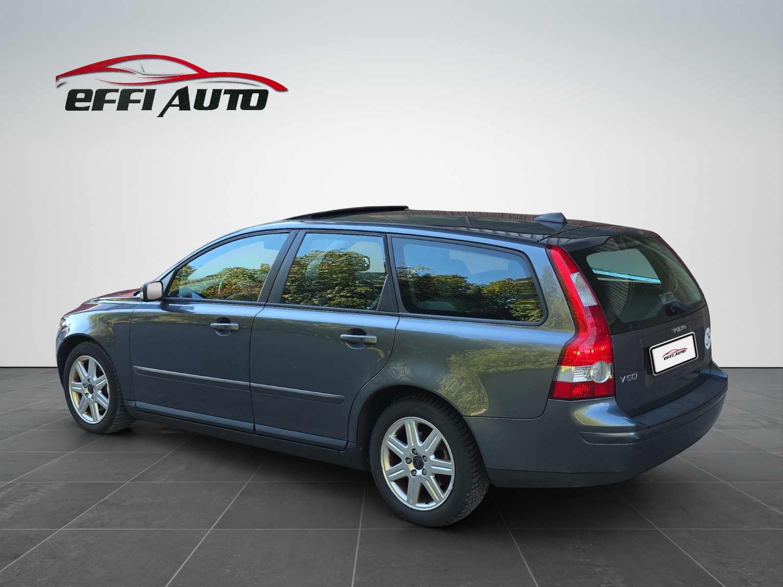 VOLVO V50 2.0D Momentum-image-2