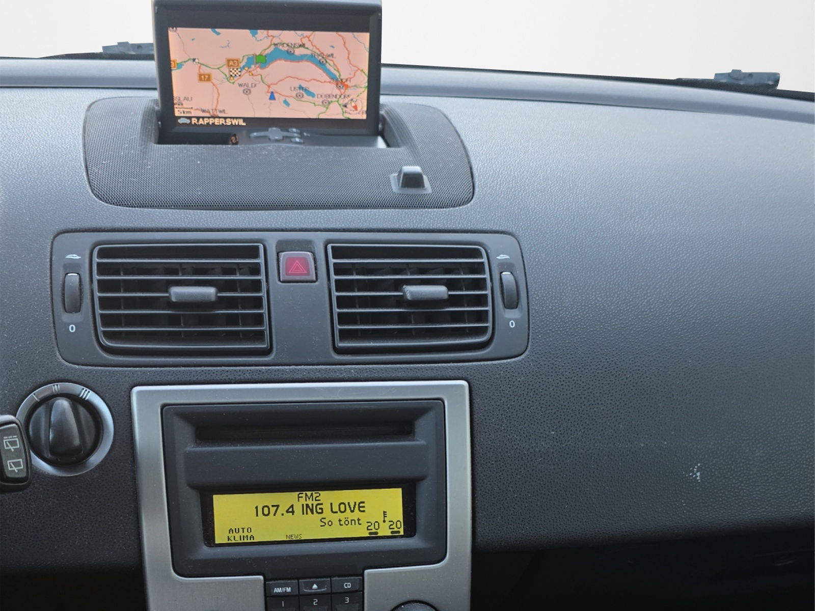 VOLVO V50 2.0D Momentum-image-11