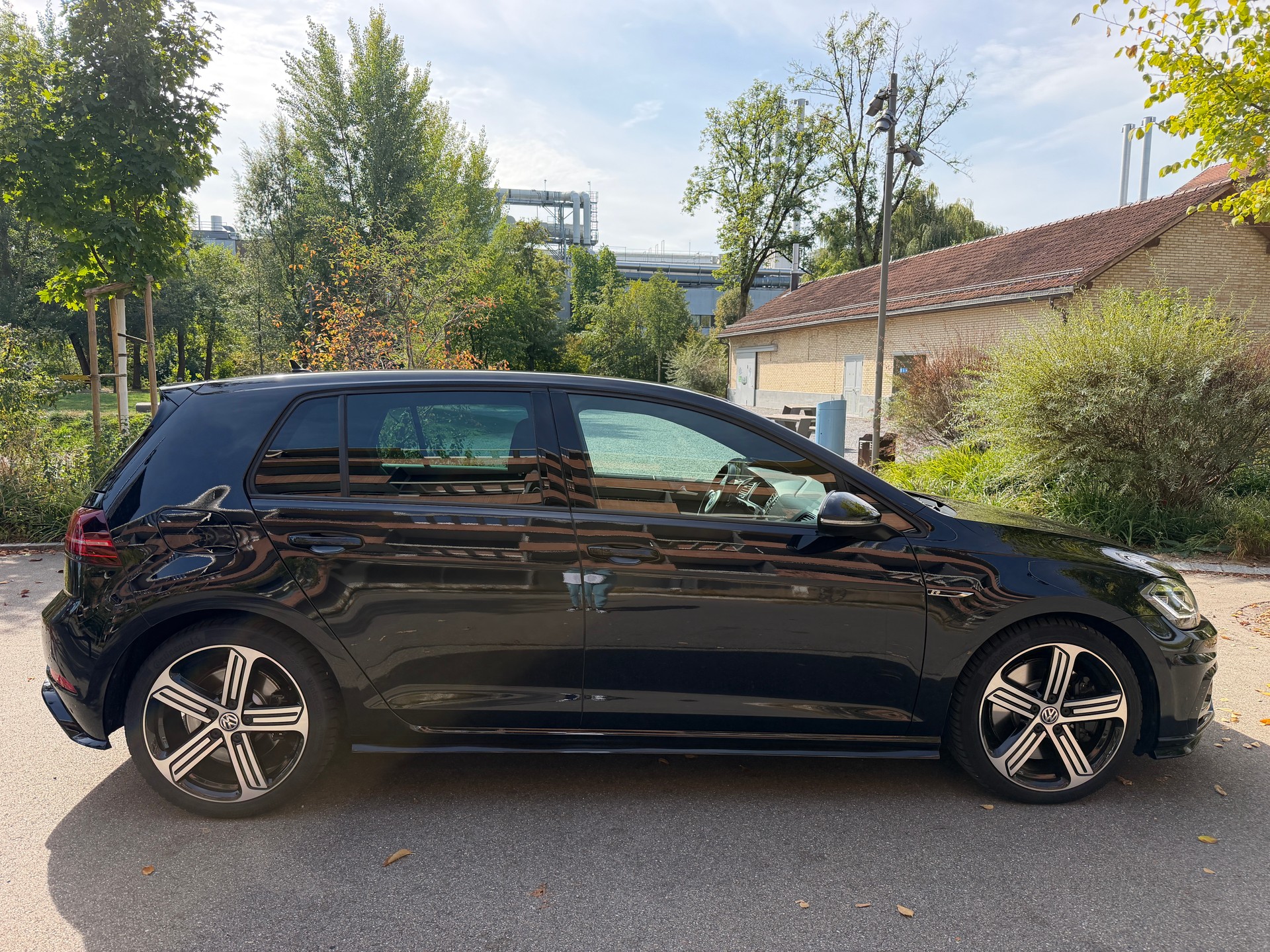 VW 2.0 TSI R DSG 4motion-image-4