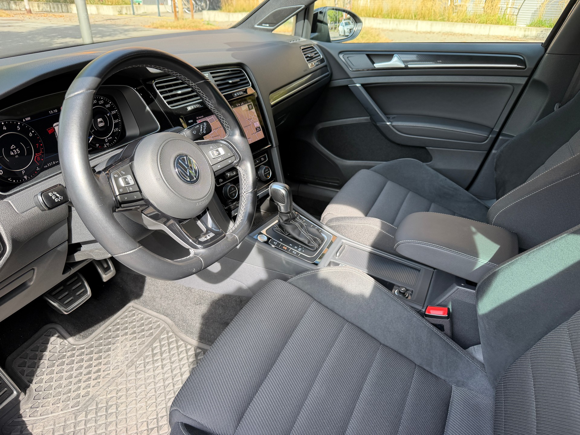 VW 2.0 TSI R DSG 4motion-image-3