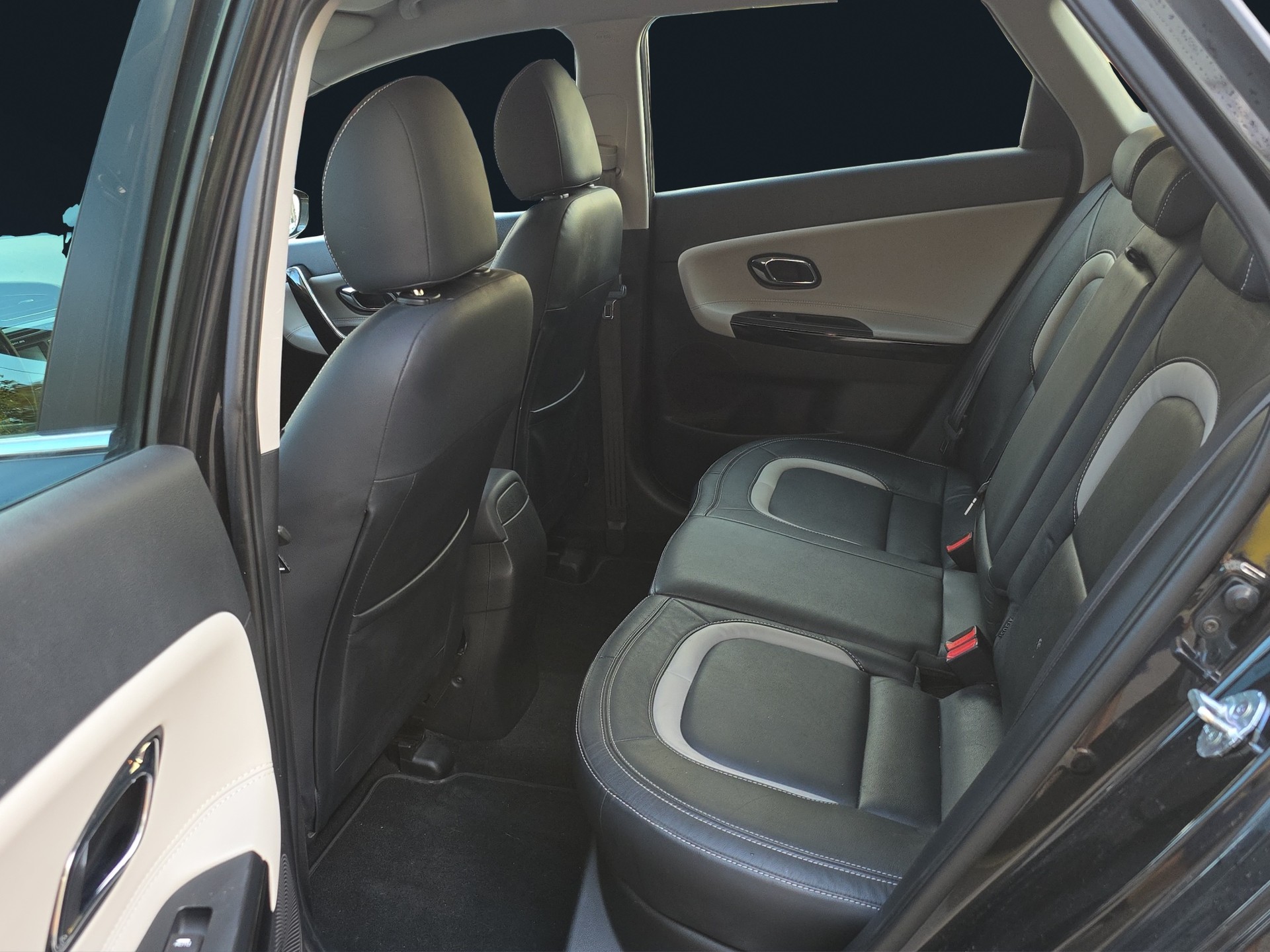 KIA Cee'd Sportswagon 1.6 CRDi Style-image-10