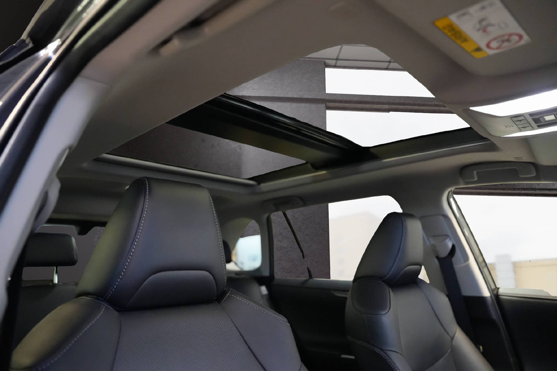 TOYOTA RAV-4 2.5 HEV Premium Luxury-image-8