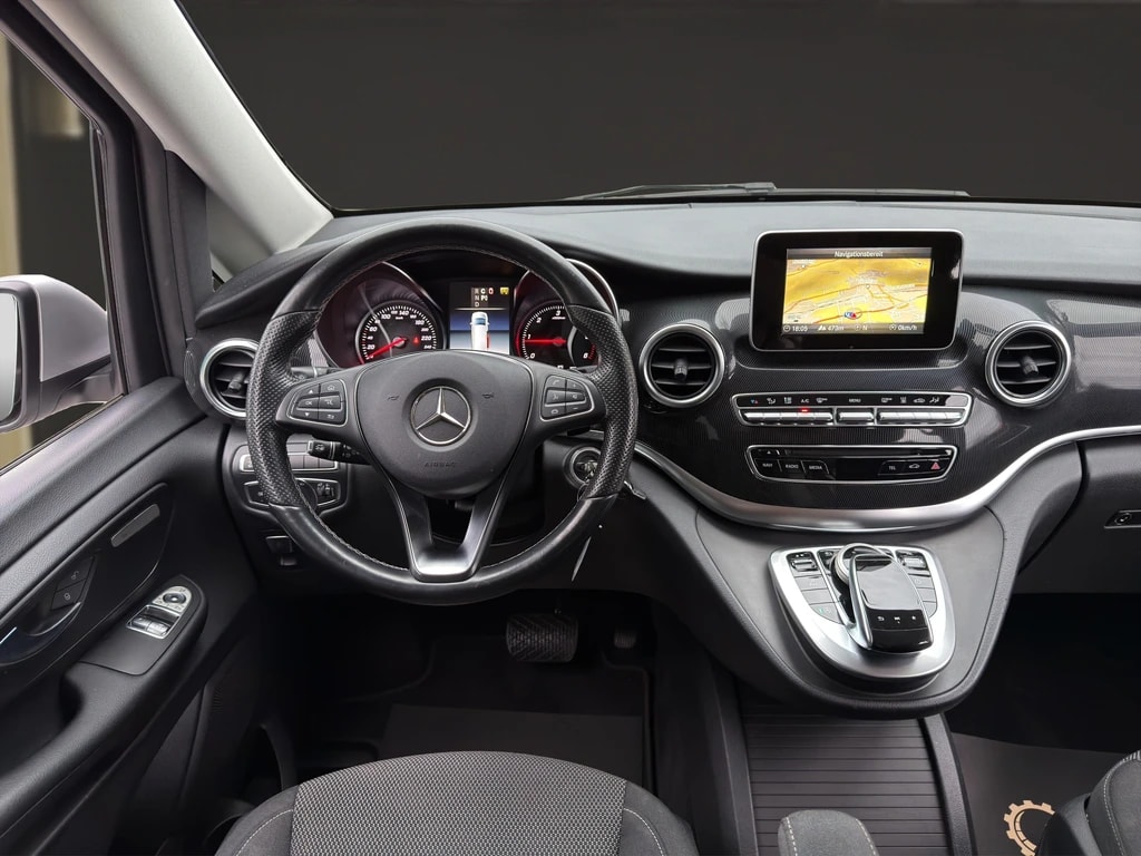 MERCEDES-BENZ V 250 d BlueTec kurz 4matic Van-image-13