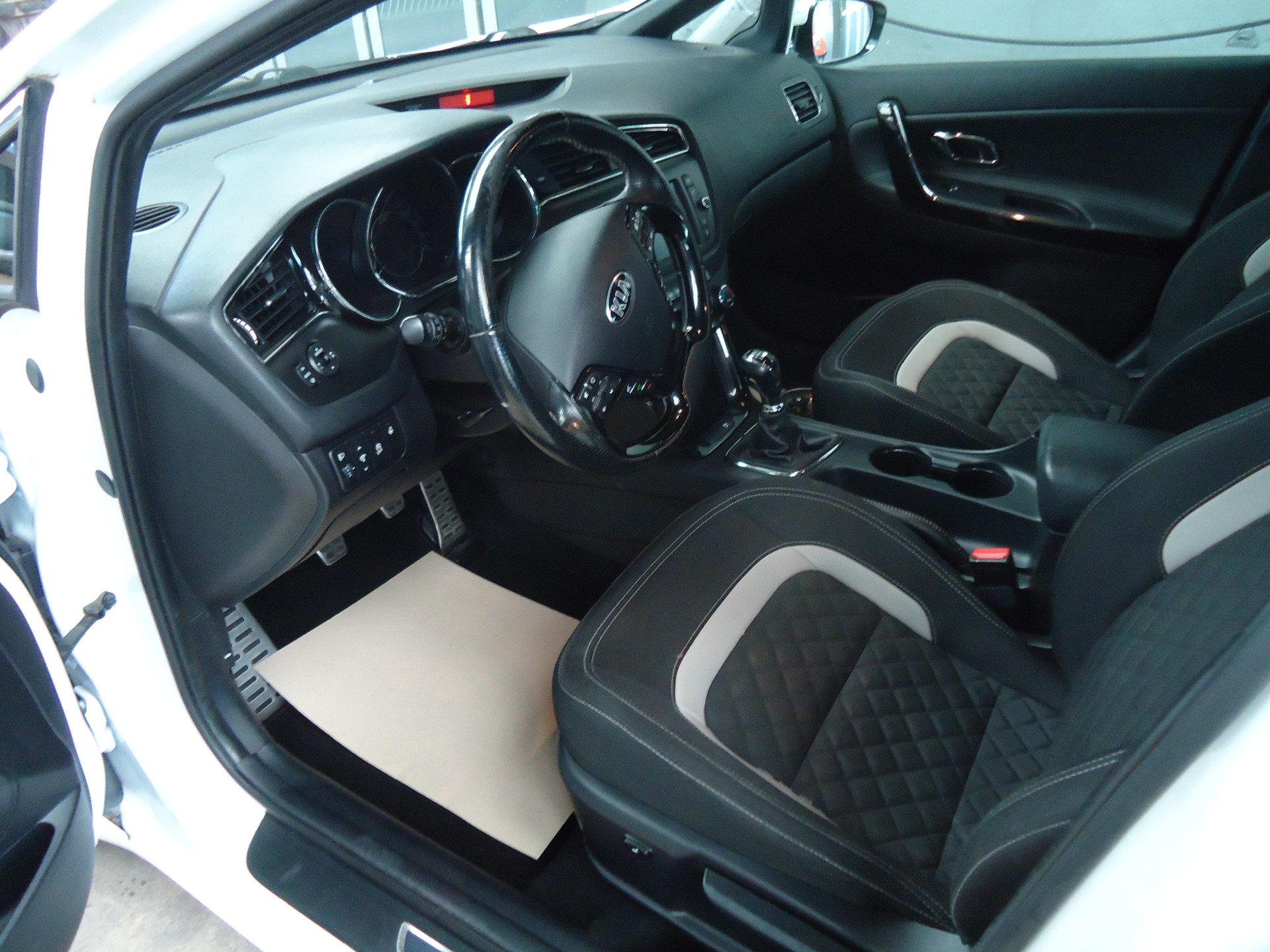 KIA Cee'd Sportswagon 1.0 T-GDi GT Line-image-4