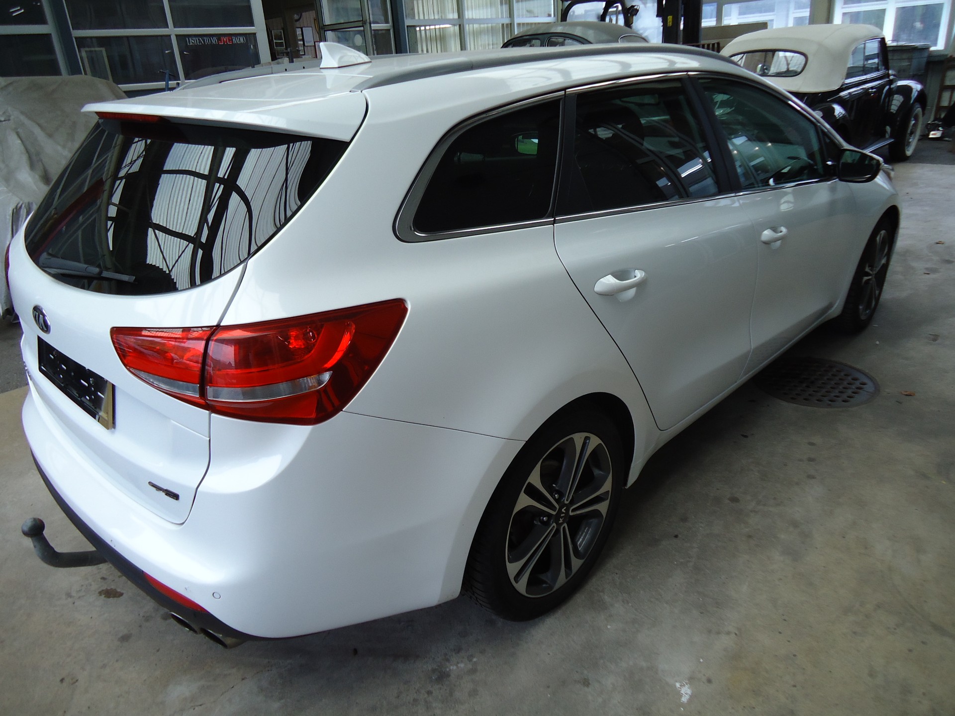 KIA Cee'd Sportswagon 1.0 T-GDi GT Line-image-3