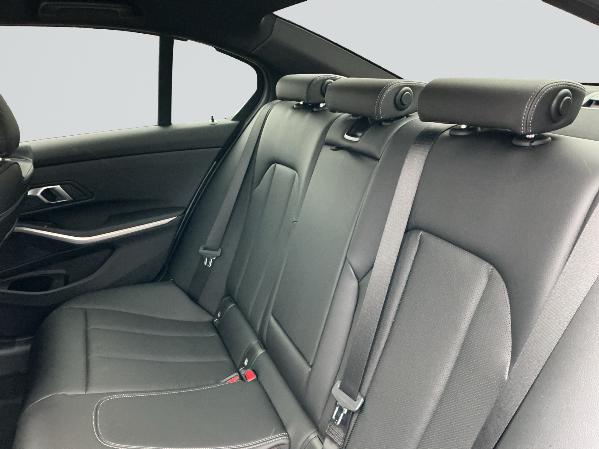 BMW 320i xDrive Steptronic M Sport-image-13