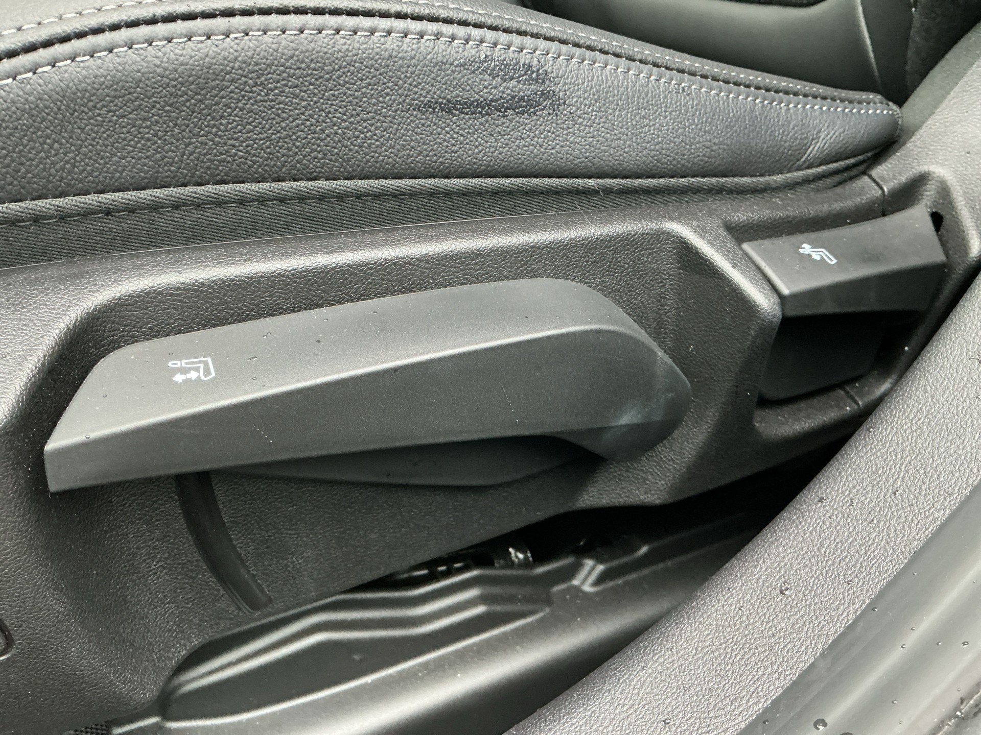 BMW 320i xDrive Steptronic M Sport-image-7