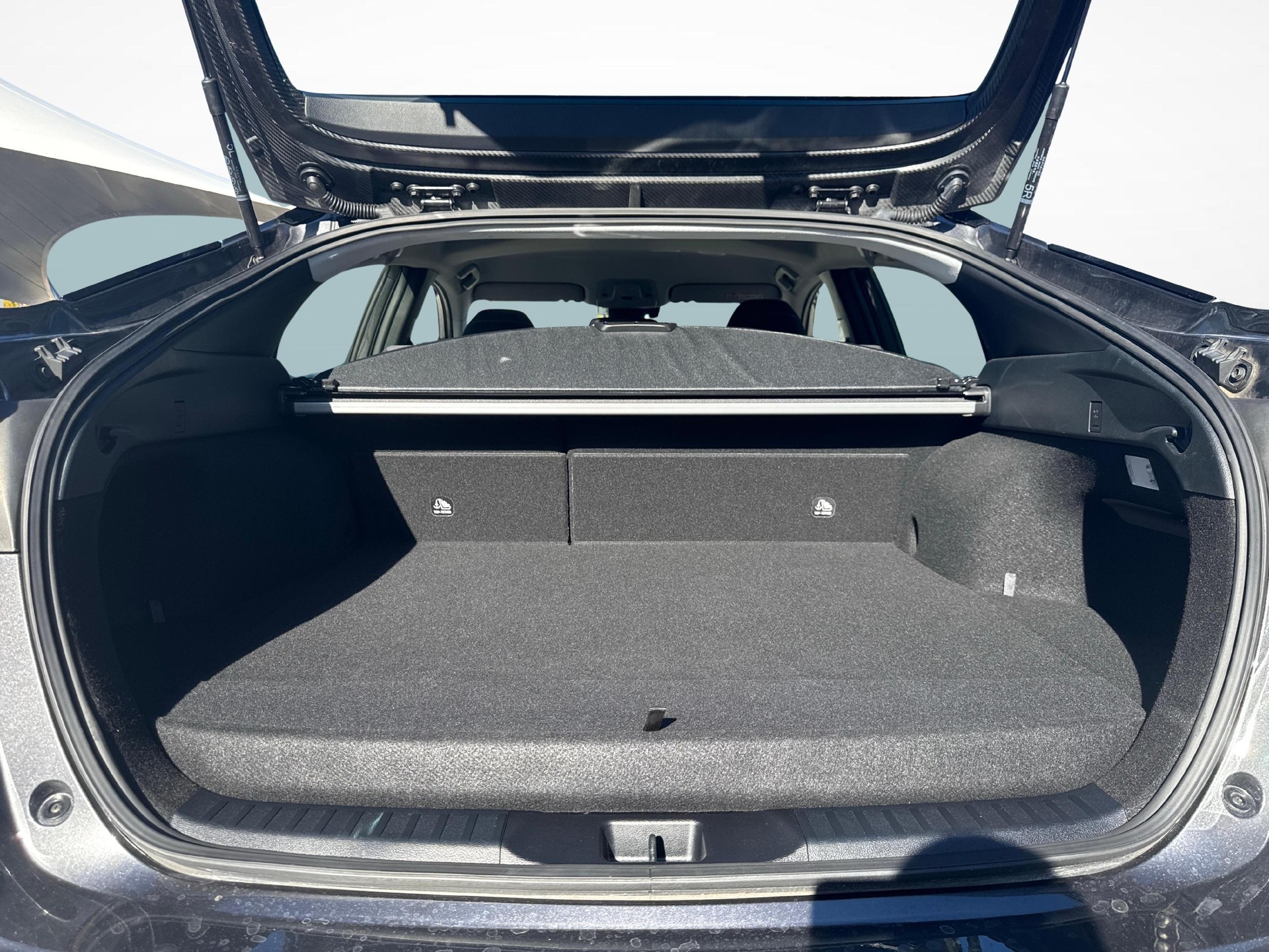 TOYOTA Prius 1.8 VVTi HSD Plug-In Solar-image-11