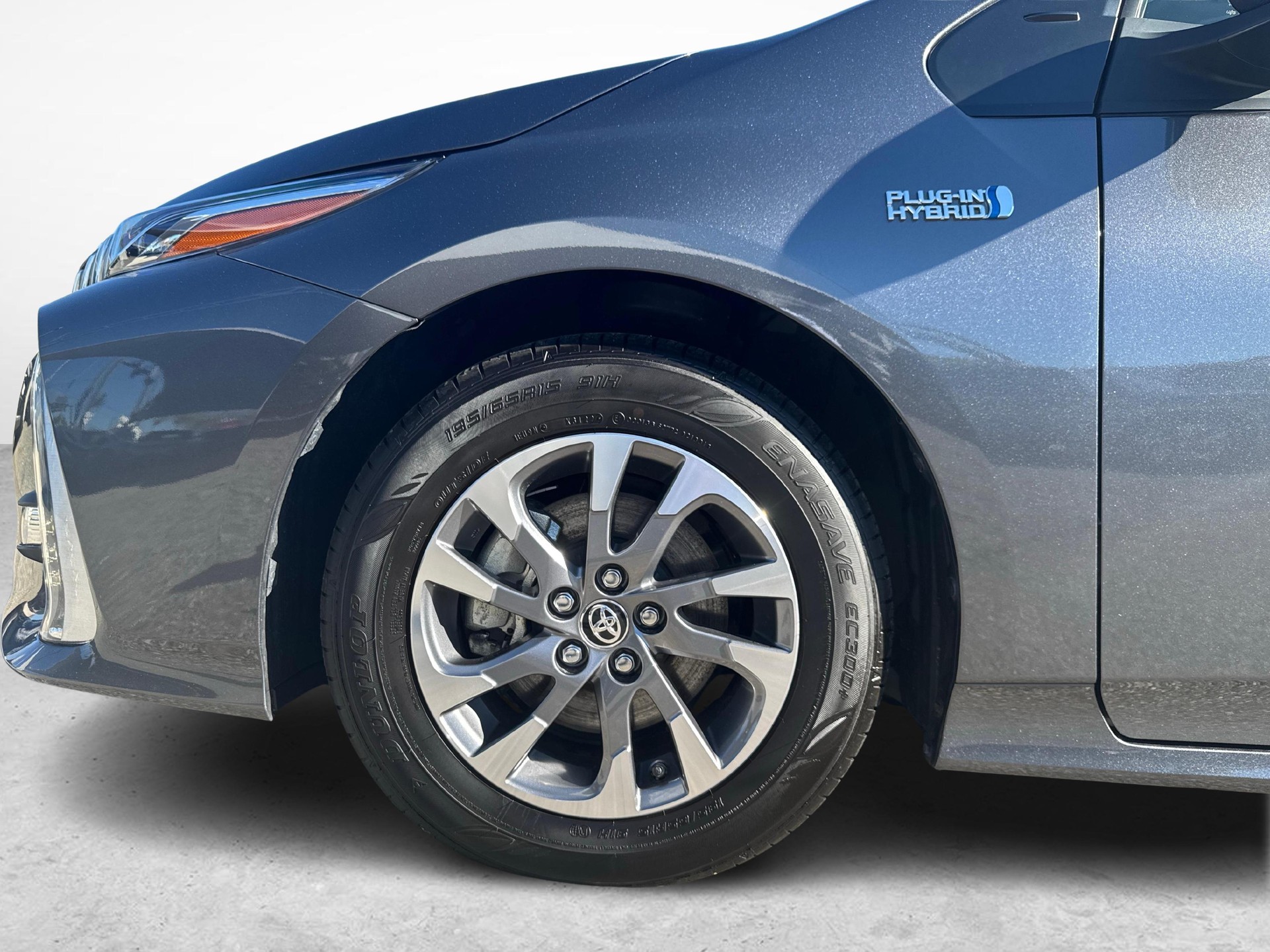 TOYOTA Prius 1.8 VVTi HSD Plug-In Solar-image-17