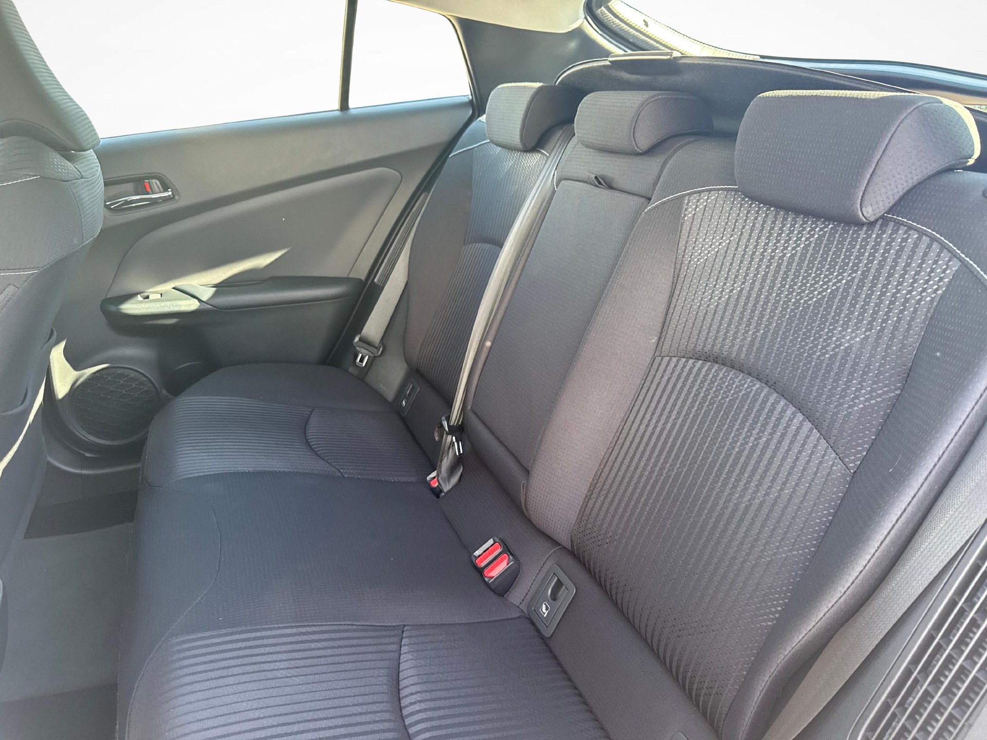 TOYOTA Prius 1.8 VVTi HSD Plug-In Solar-image-10