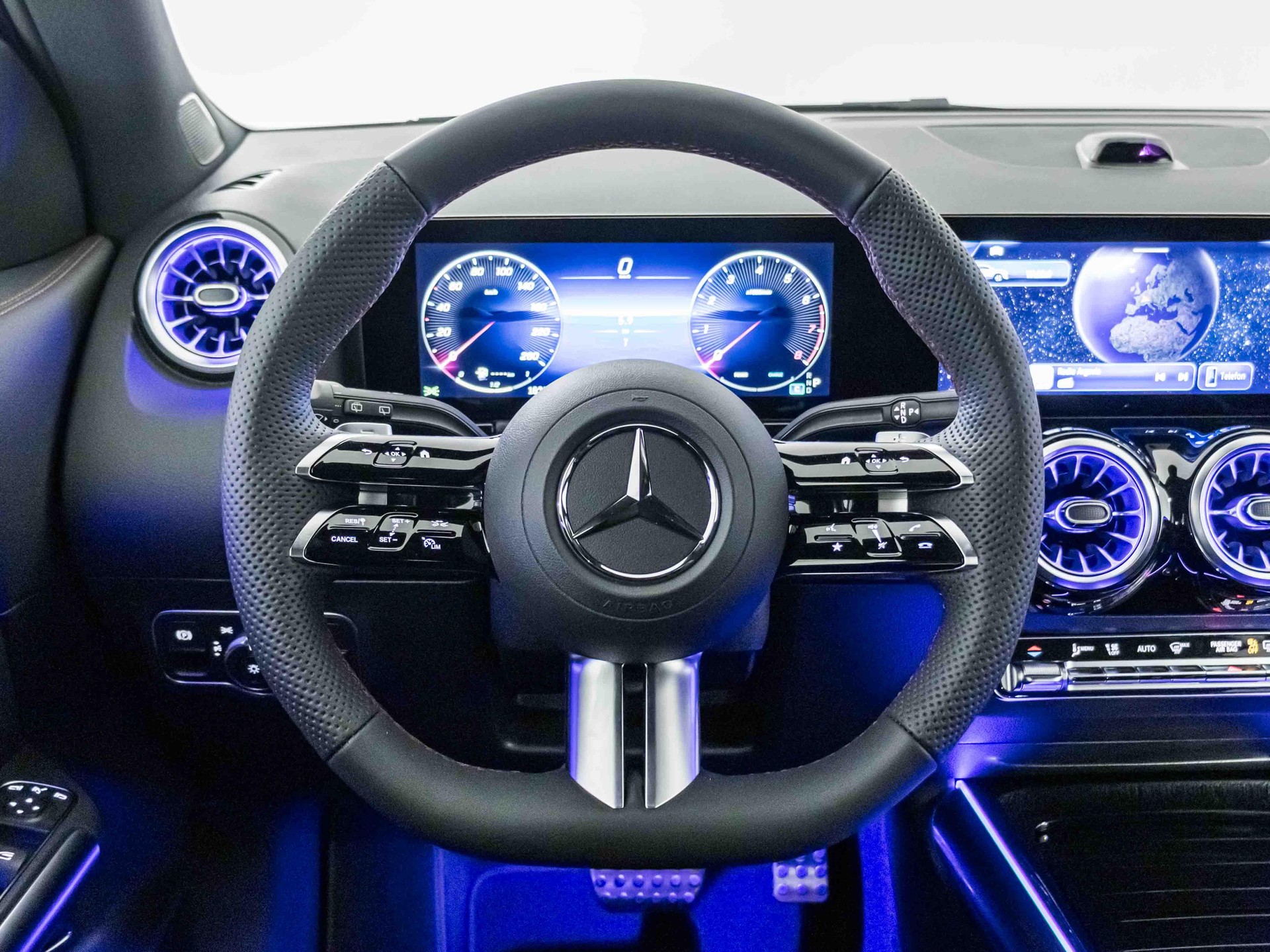 MERCEDES-BENZ GLA 200 Night Star-image-9