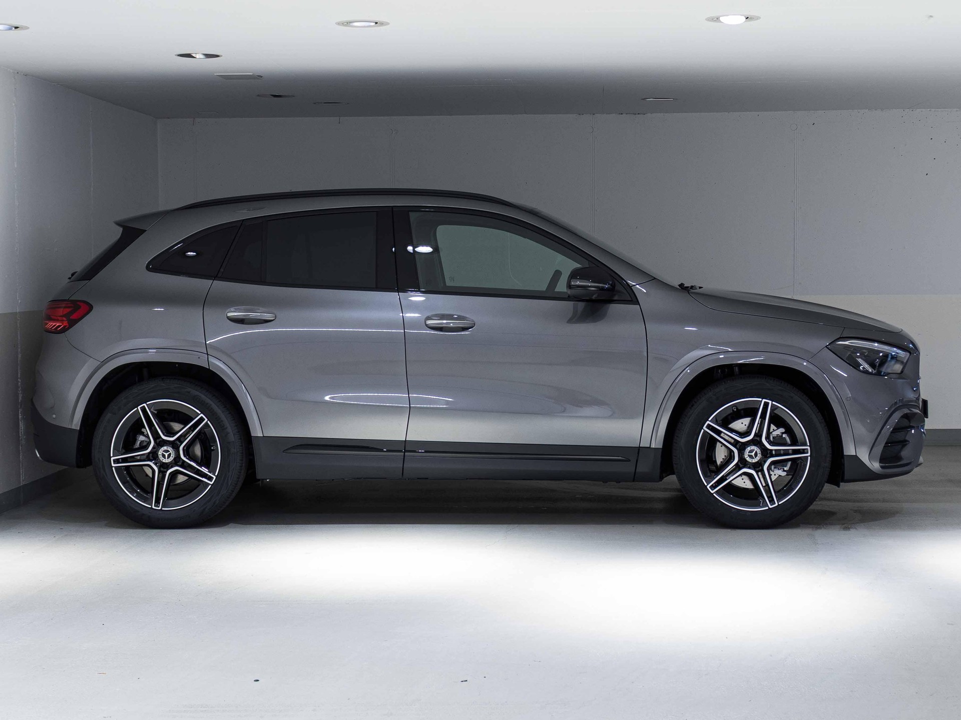 MERCEDES-BENZ GLA 200 Night Star-image-1