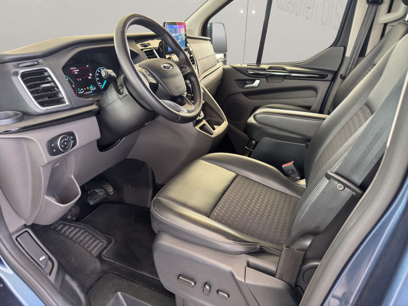 FORD Tourneo Custom Bus 320 L1 2.0 TDCi 170PS Sport Titanium 8-Plätzer-image-10