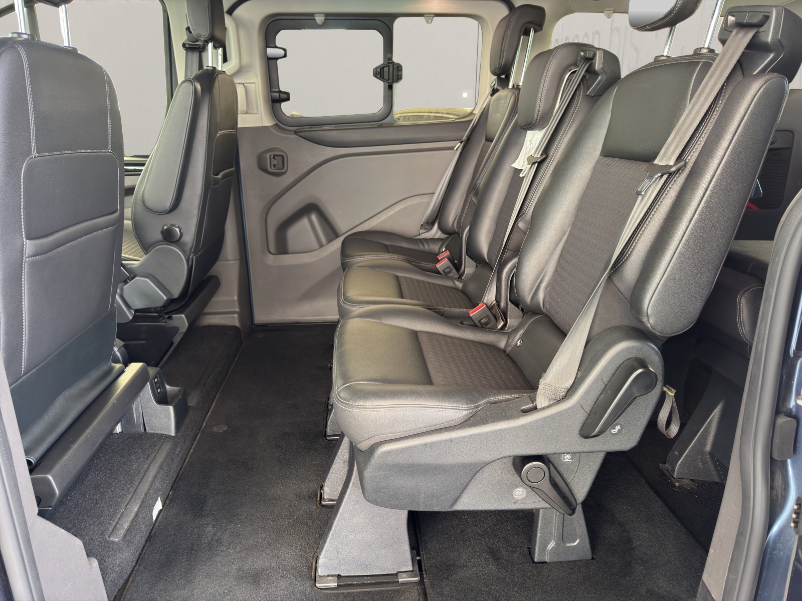 FORD Tourneo Custom Bus 320 L1 2.0 TDCi 170PS Sport Titanium 8-Plätzer-image-20