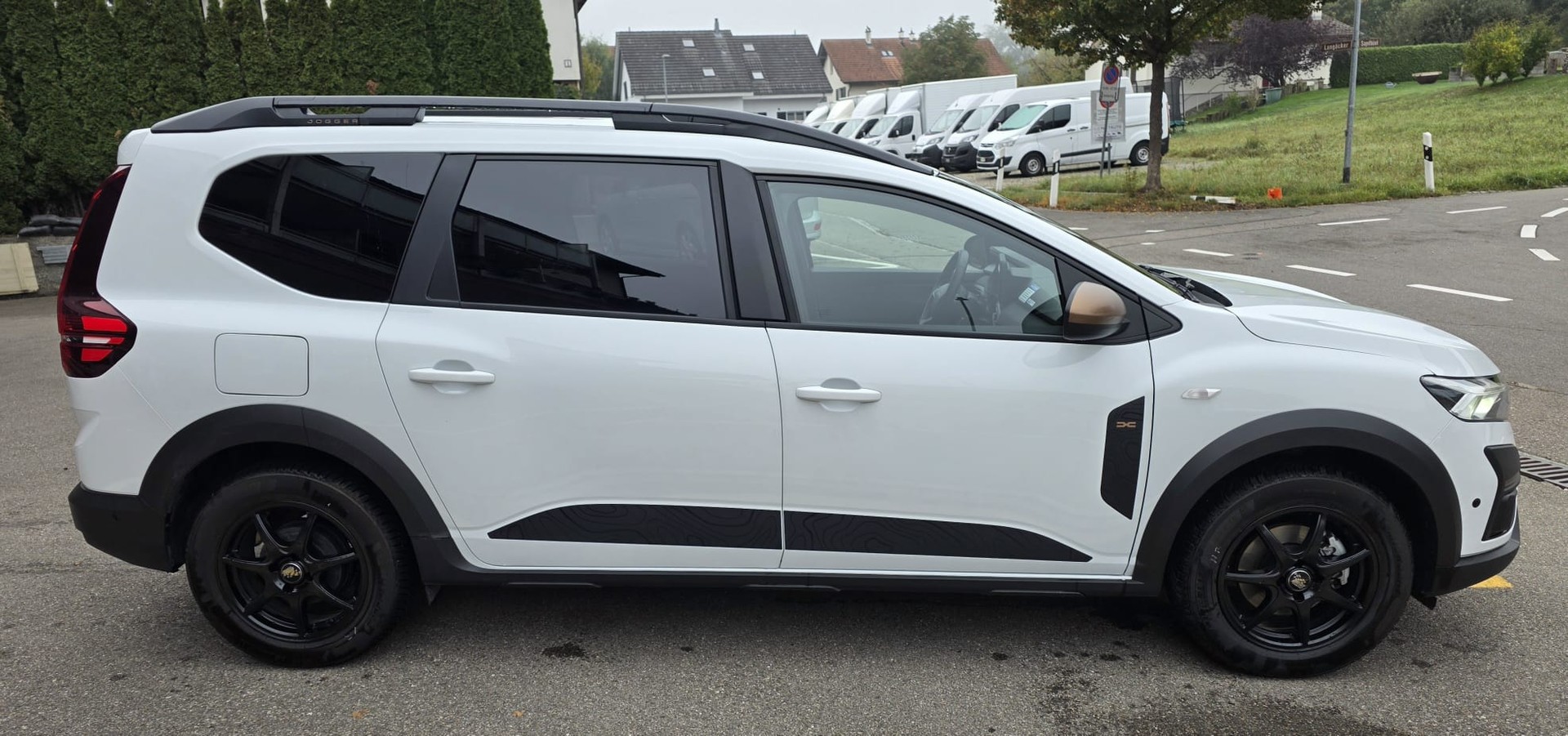 DACIA Jogger HEV 140 Extreme-image-1