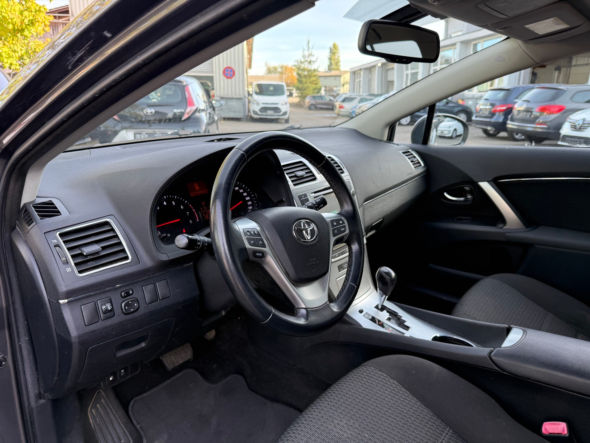 TOYOTA Avensis Sportswagon 2.0 Linea Luna Multidrive-image-10