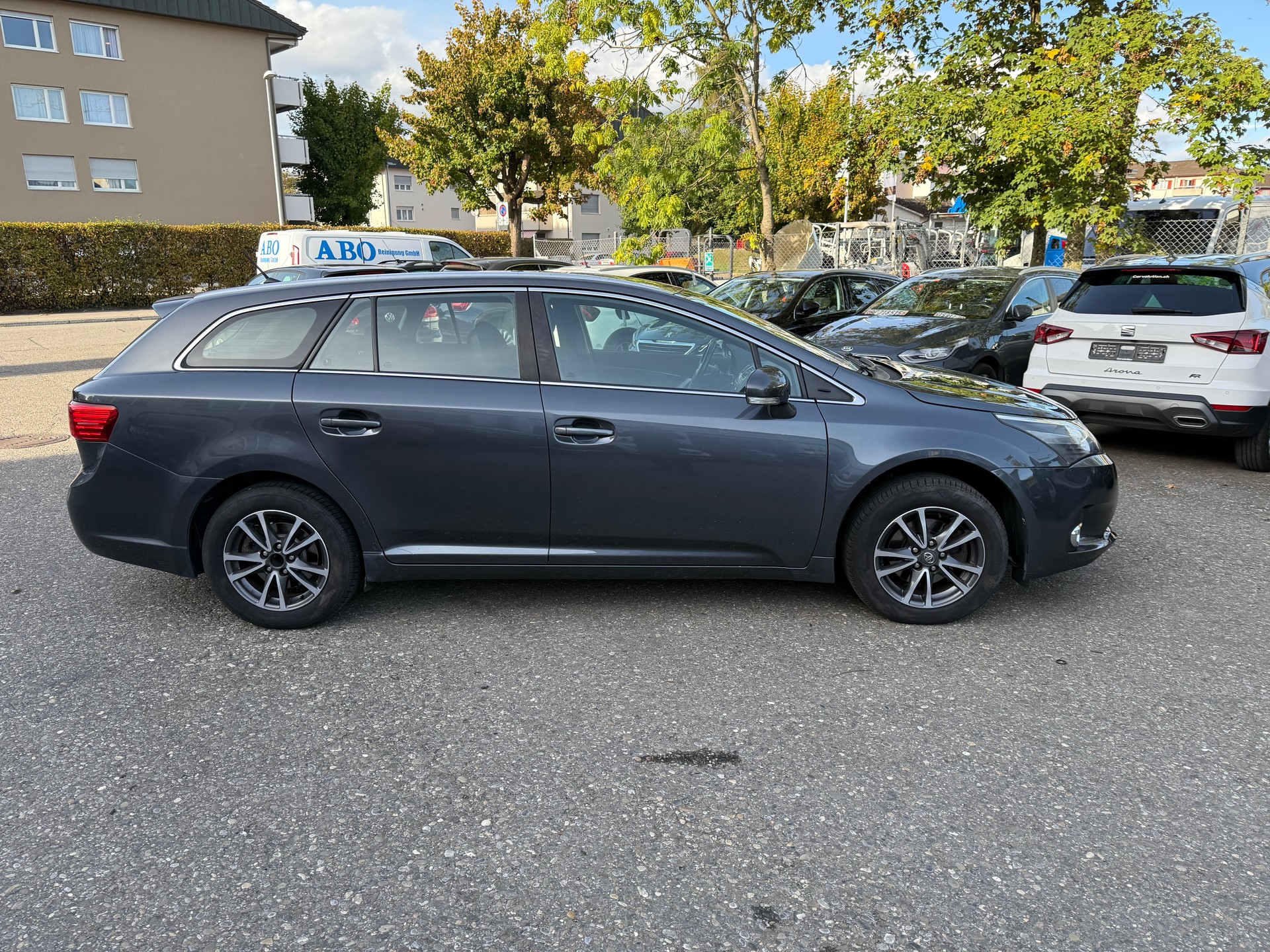 TOYOTA Avensis Sportswagon 2.0 Linea Luna Multidrive-image-3