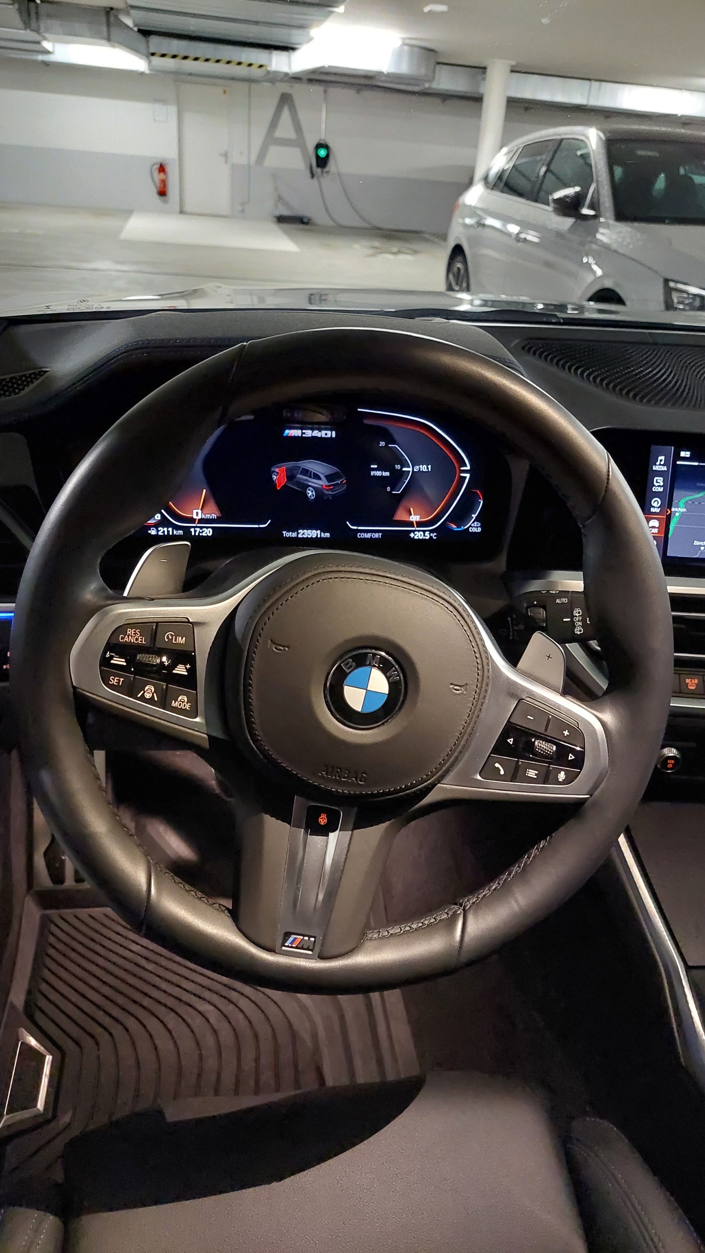 BMW M340i xDrive 48V Touring Steptronic-image-14