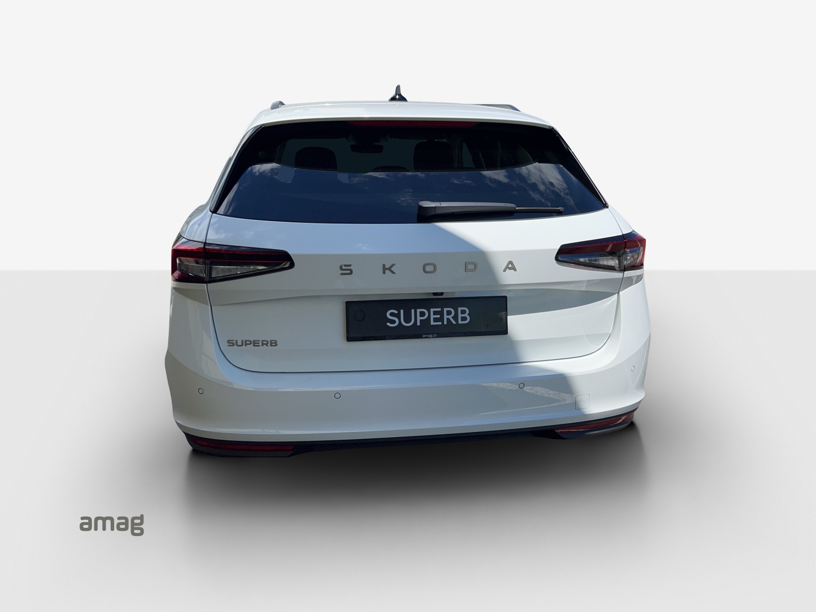 SKODA Superb Combi 2.0 TDi Selection DSG-image-1