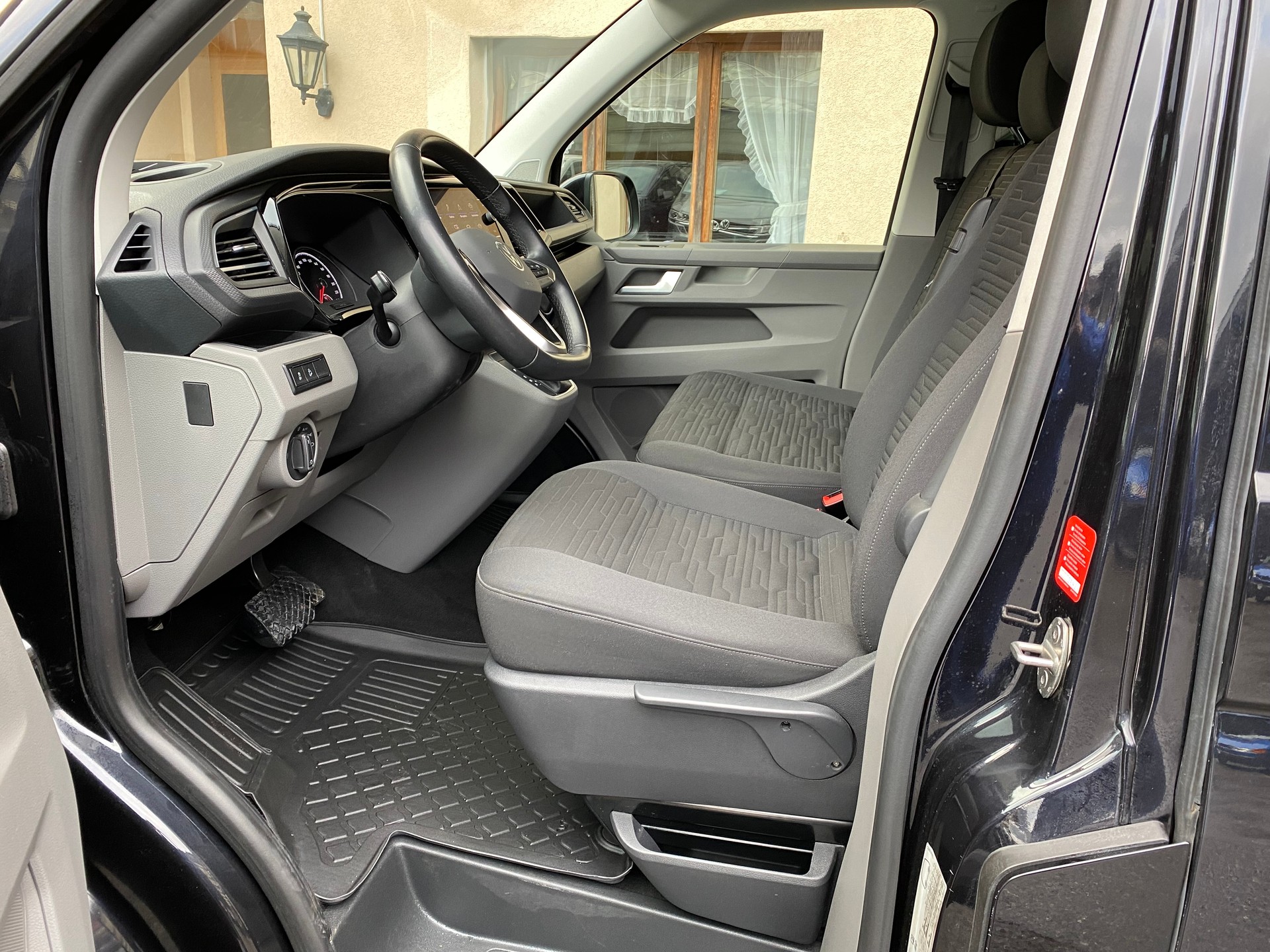 VW T6.1 Caravelle 2.0 TDI Comfortline 4Motion DSG LWB-image-2