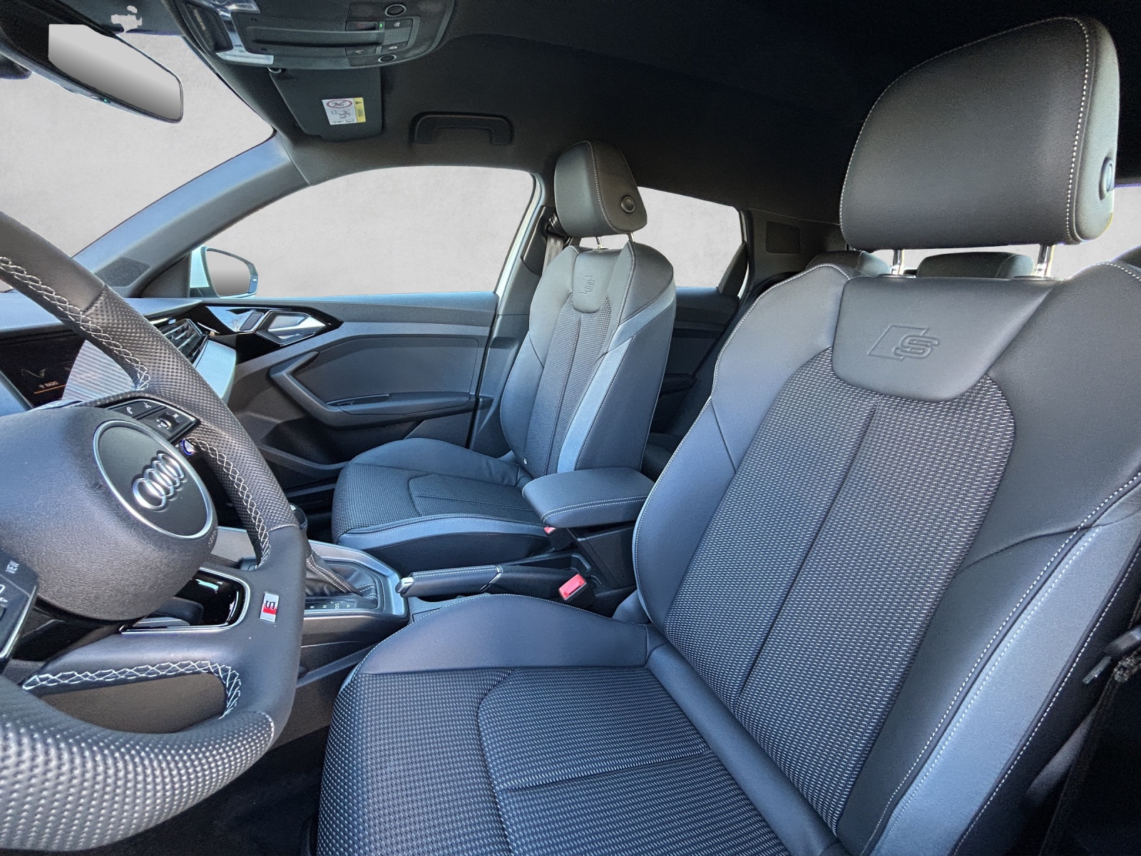 AUDI A1 Sportback 35 TFSI S Line-image-5