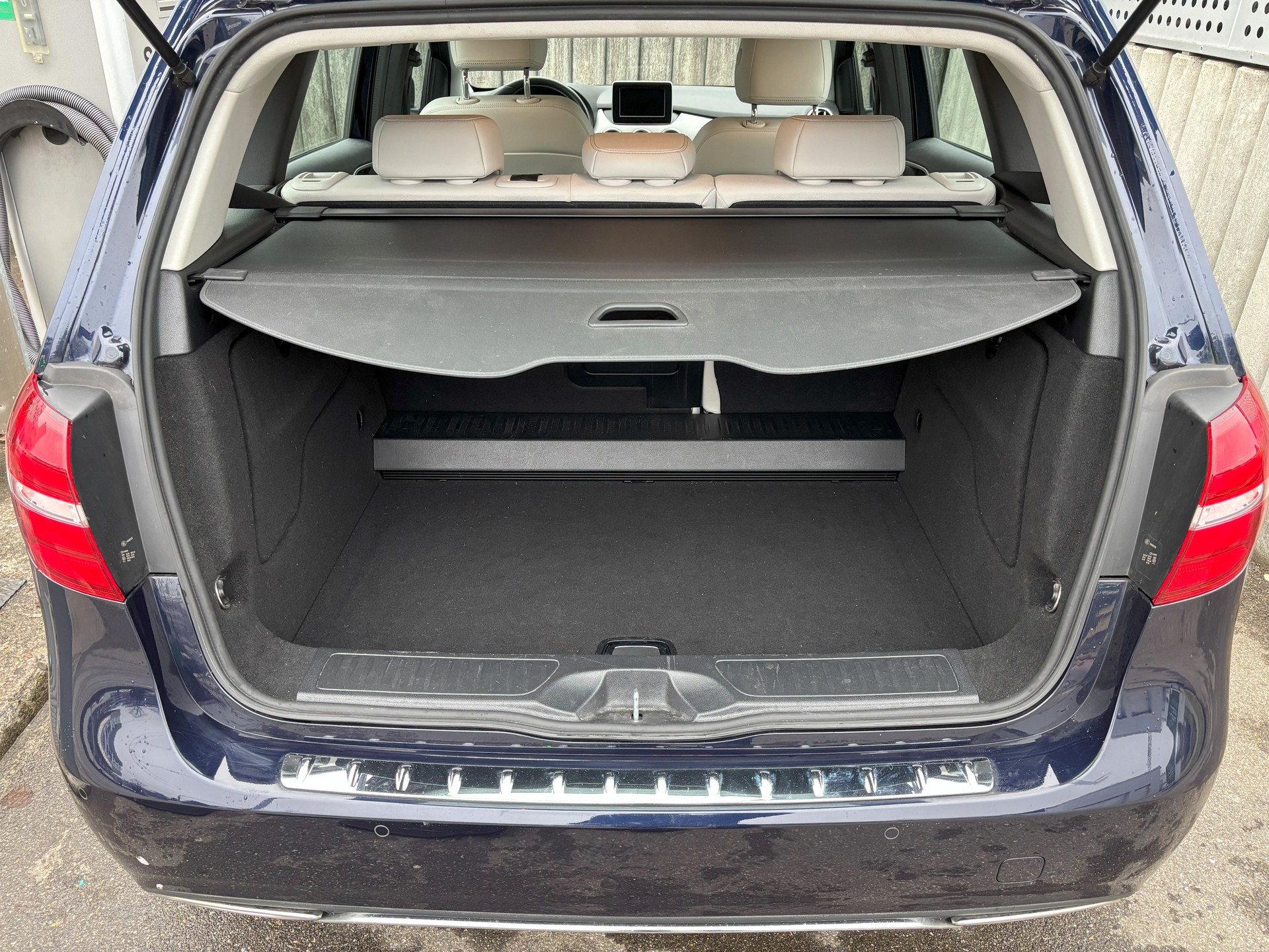 MERCEDES-BENZ B 220 CDI Swiss Star Edition Urban 4Matic 7G-DCT-image-7