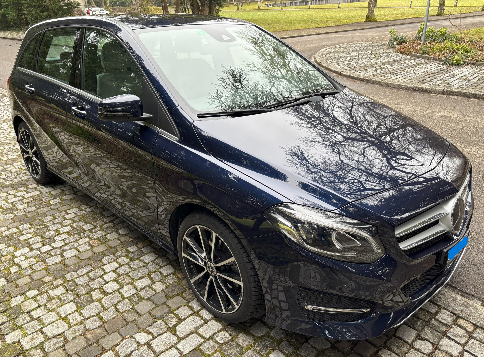 MERCEDES-BENZ B 220 CDI Swiss Star Edition Urban 4Matic 7G-DCT-image-0