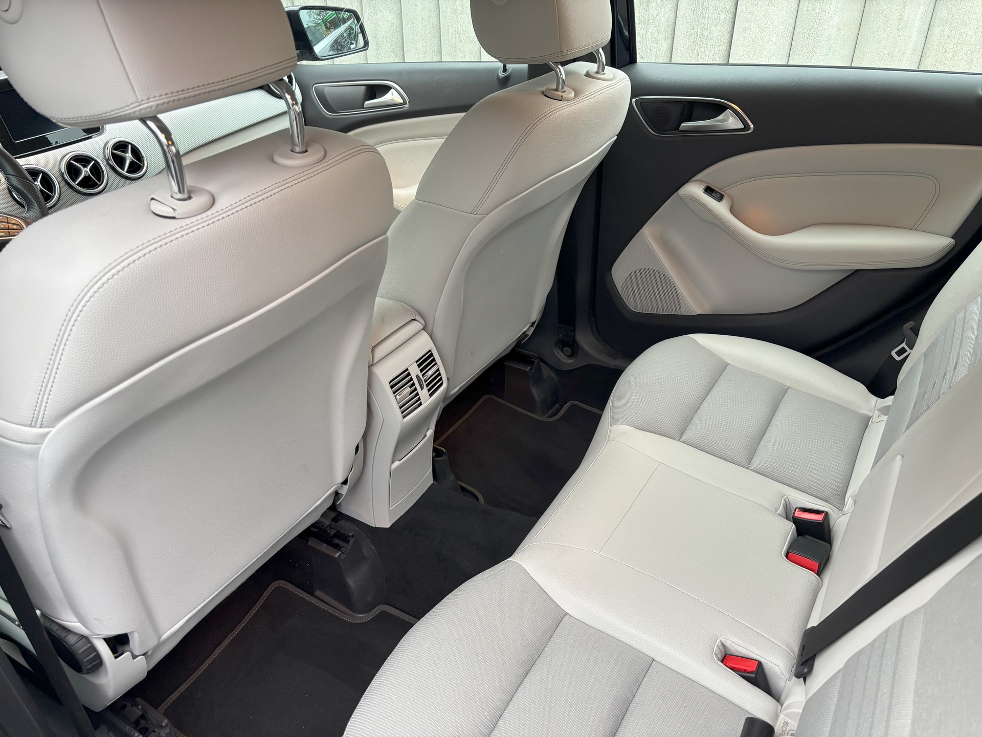 MERCEDES-BENZ B 220 CDI Swiss Star Edition Urban 4Matic 7G-DCT-image-13