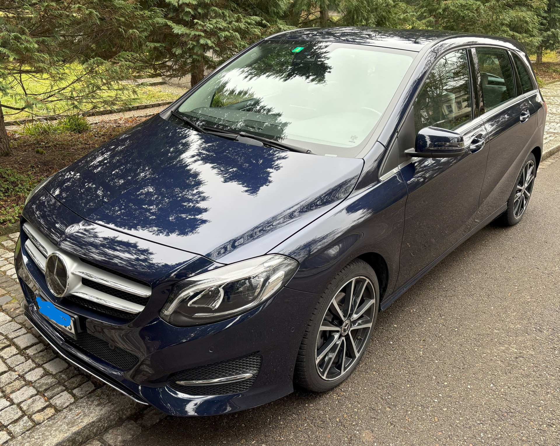MERCEDES-BENZ B 220 CDI Swiss Star Edition Urban 4Matic 7G-DCT-image-1