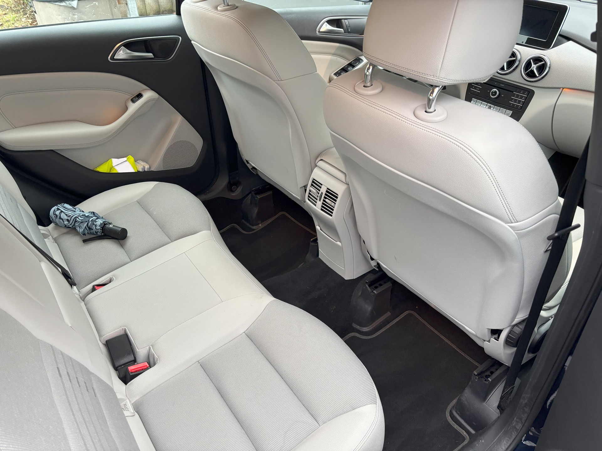 MERCEDES-BENZ B 220 CDI Swiss Star Edition Urban 4Matic 7G-DCT-image-14