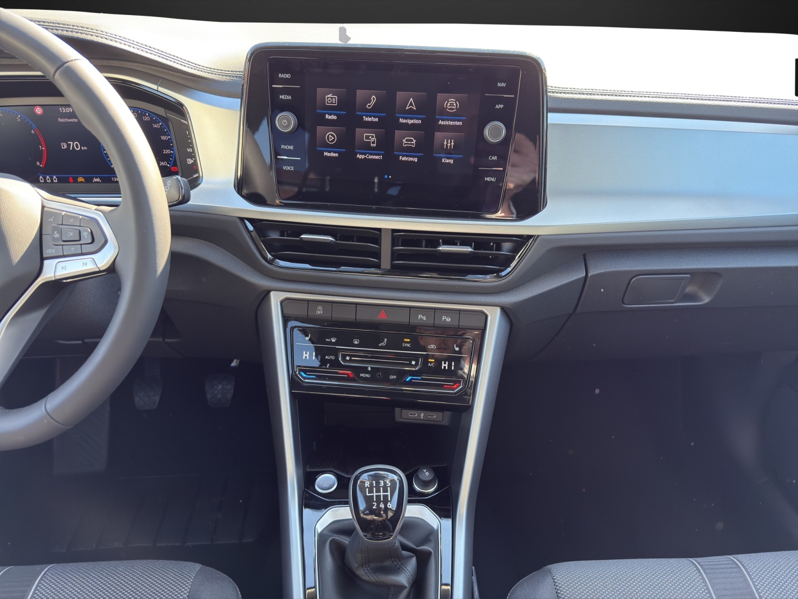 VW T-Roc 1.0 TSI Life-image-10