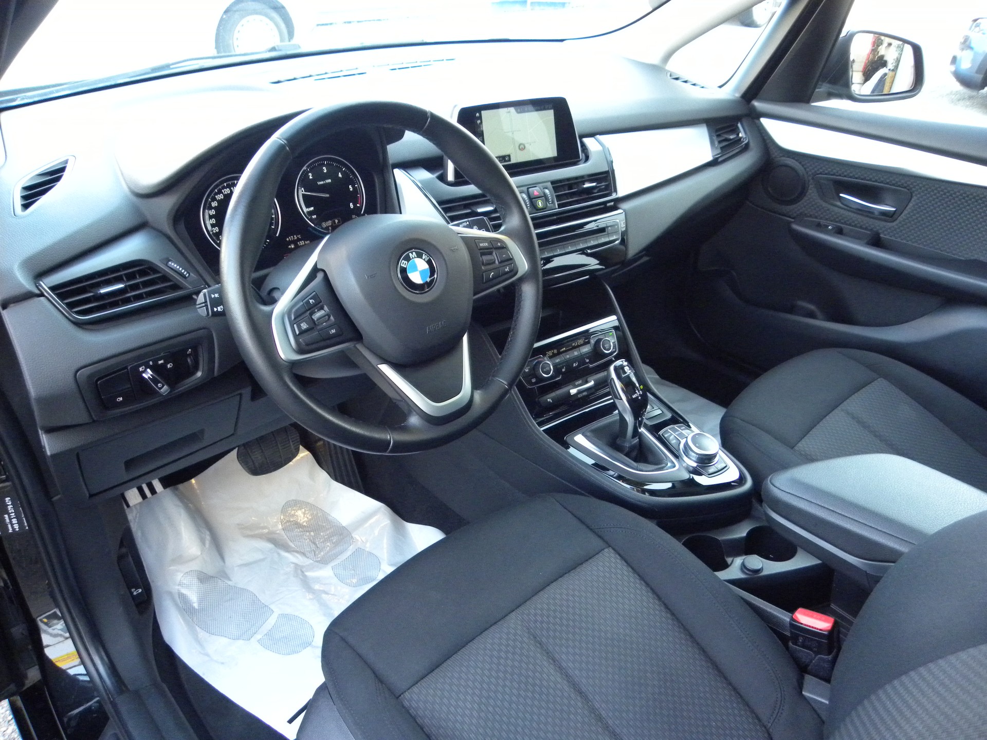 BMW 218d xDrive Active Tourer Steptronic-image-4
