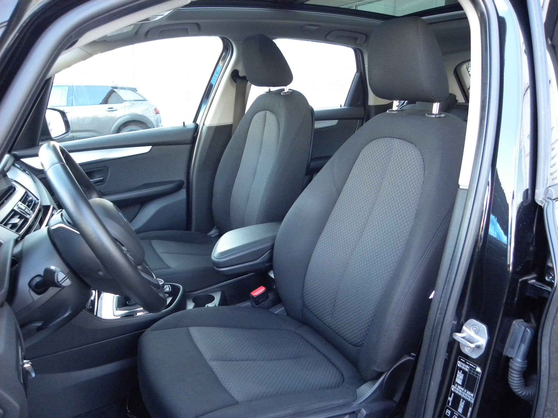 BMW 218d xDrive Active Tourer Steptronic-image-6