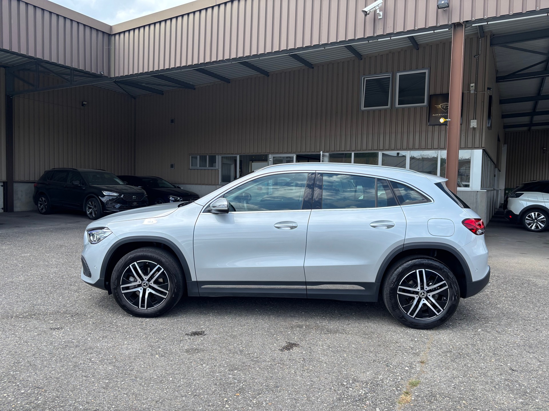 MERCEDES-BENZ GLA 200 Progressive 7G-DCT-image-3