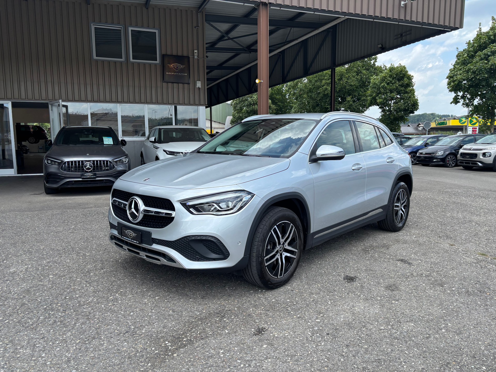 MERCEDES-BENZ GLA 200 Progressive 7G-DCT-image-2