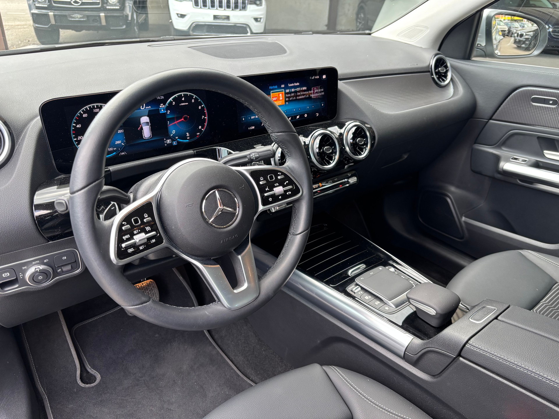 MERCEDES-BENZ GLA 200 Progressive 7G-DCT-image-9