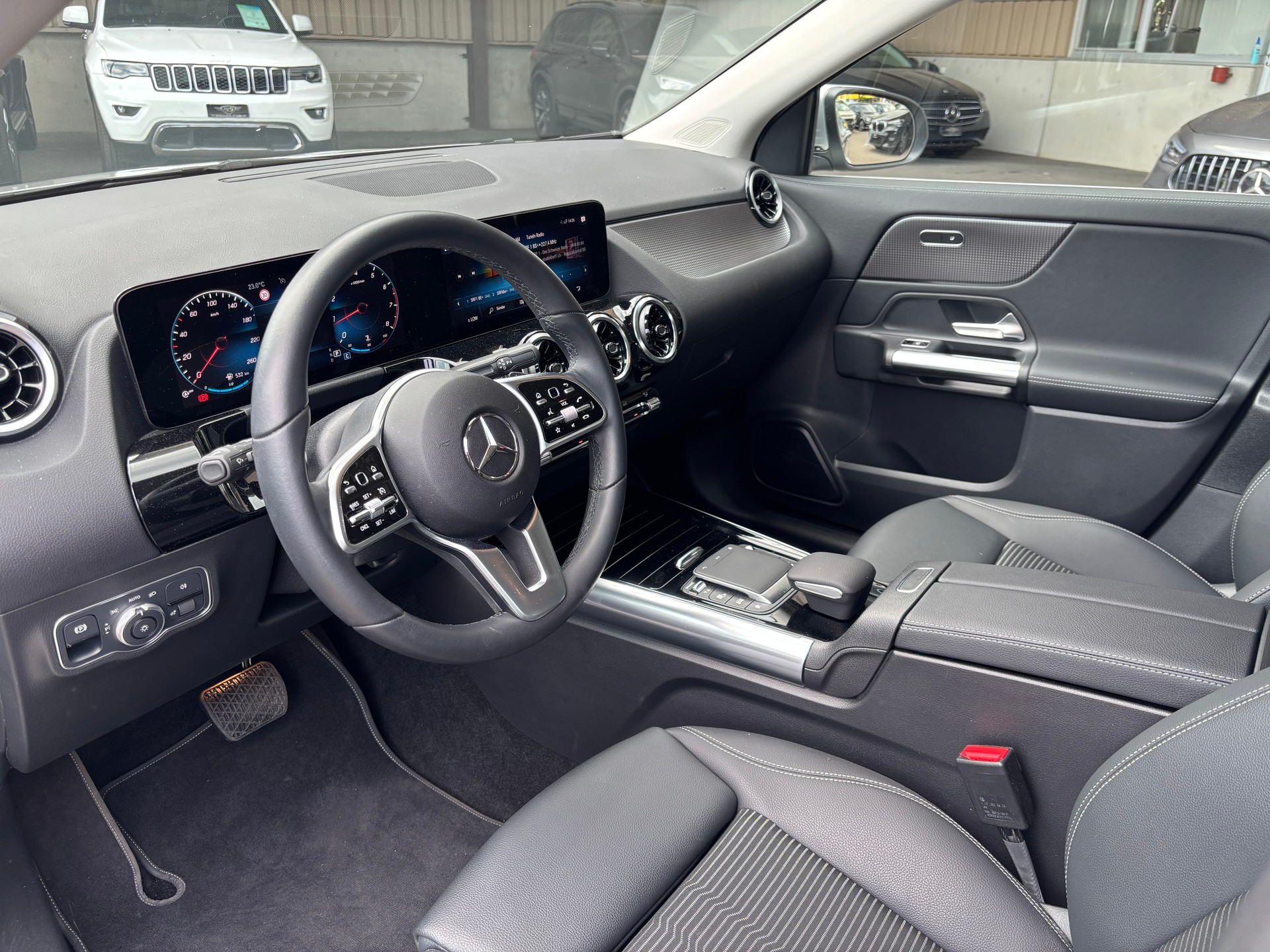 MERCEDES-BENZ GLA 200 Progressive 7G-DCT-image-8