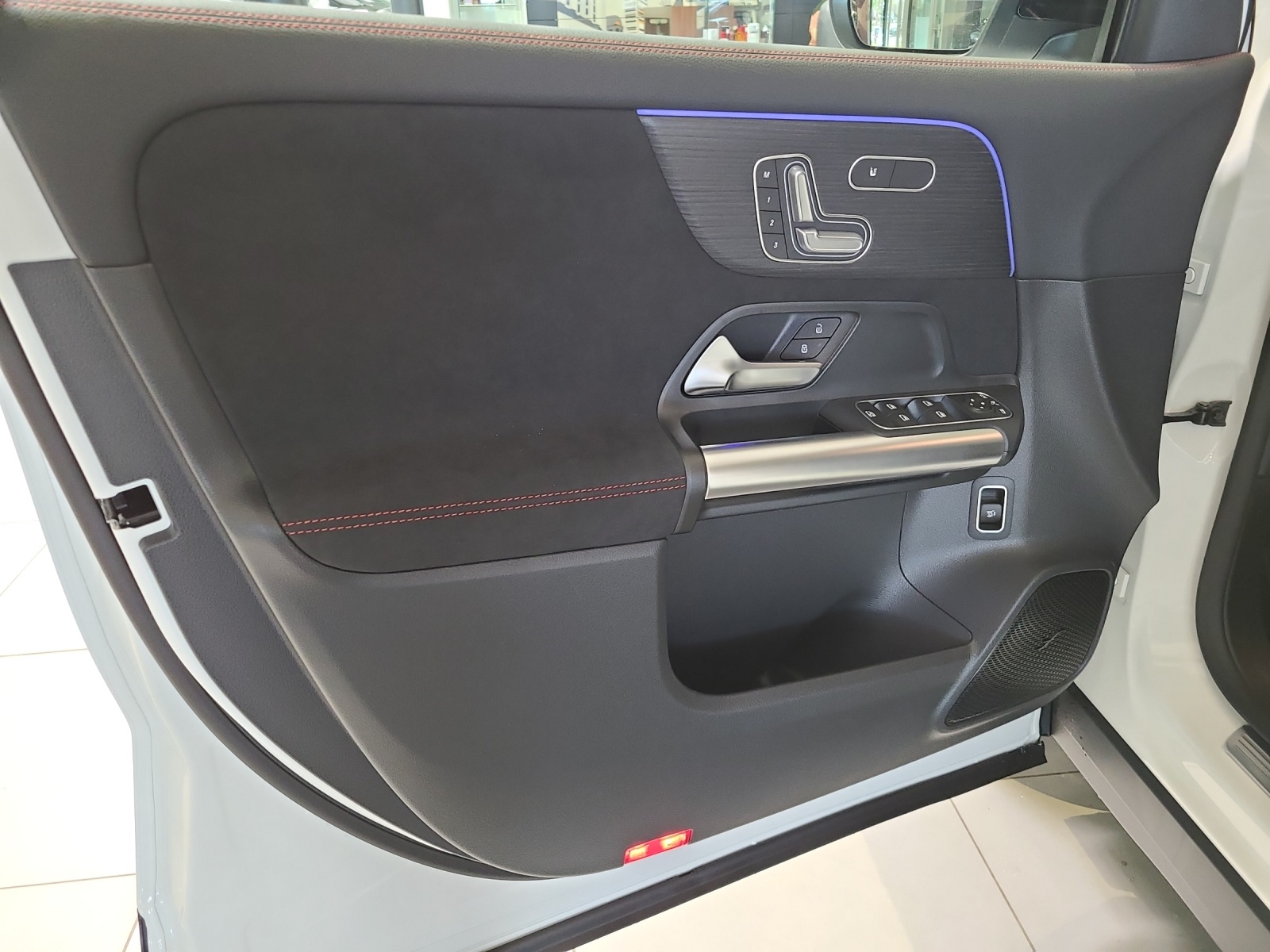 MERCEDES-BENZ GLA 250 4Matic 8G-DCT Swiss Star-image-8