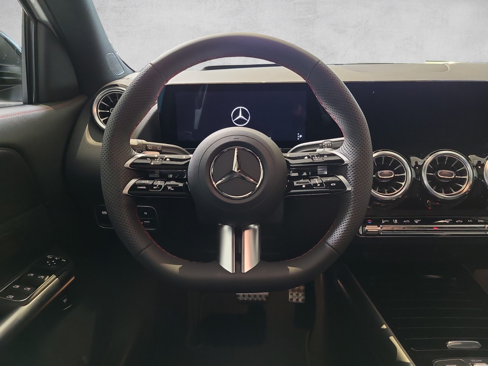 MERCEDES-BENZ GLA 250 4Matic 8G-DCT Swiss Star-image-12