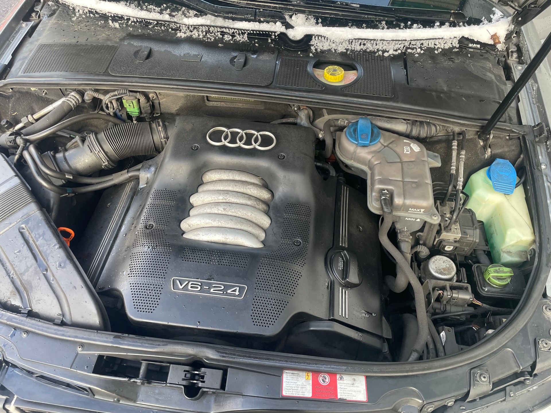 AUDI A4 Avant 2.4 V6-image-9
