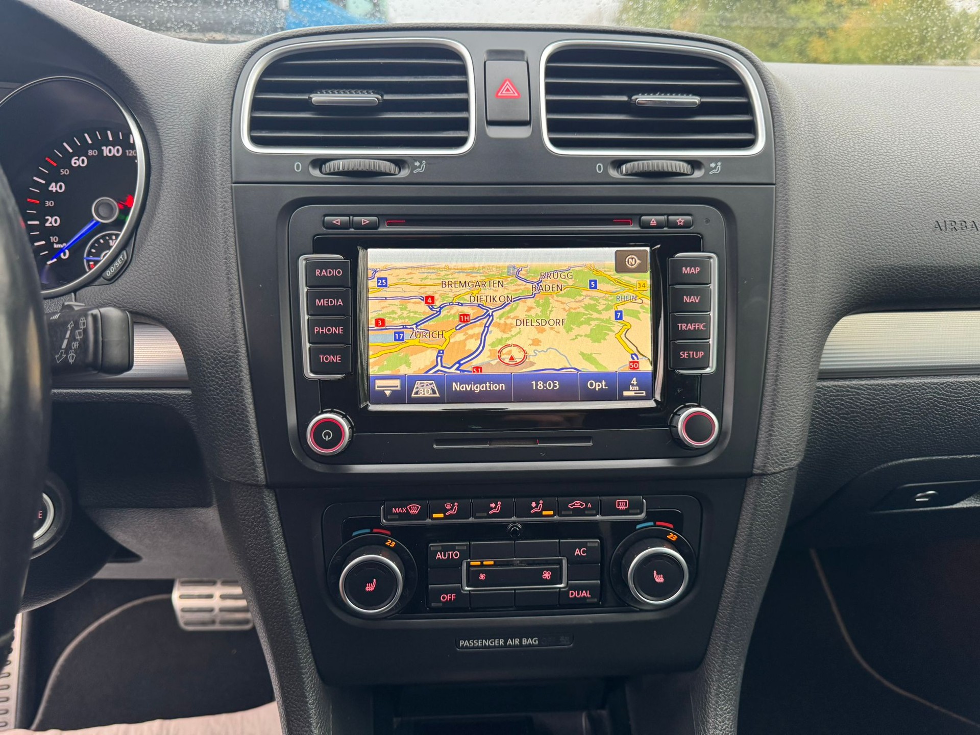 VW Golf 2.0 TSI R 4Motion DSG-image-21