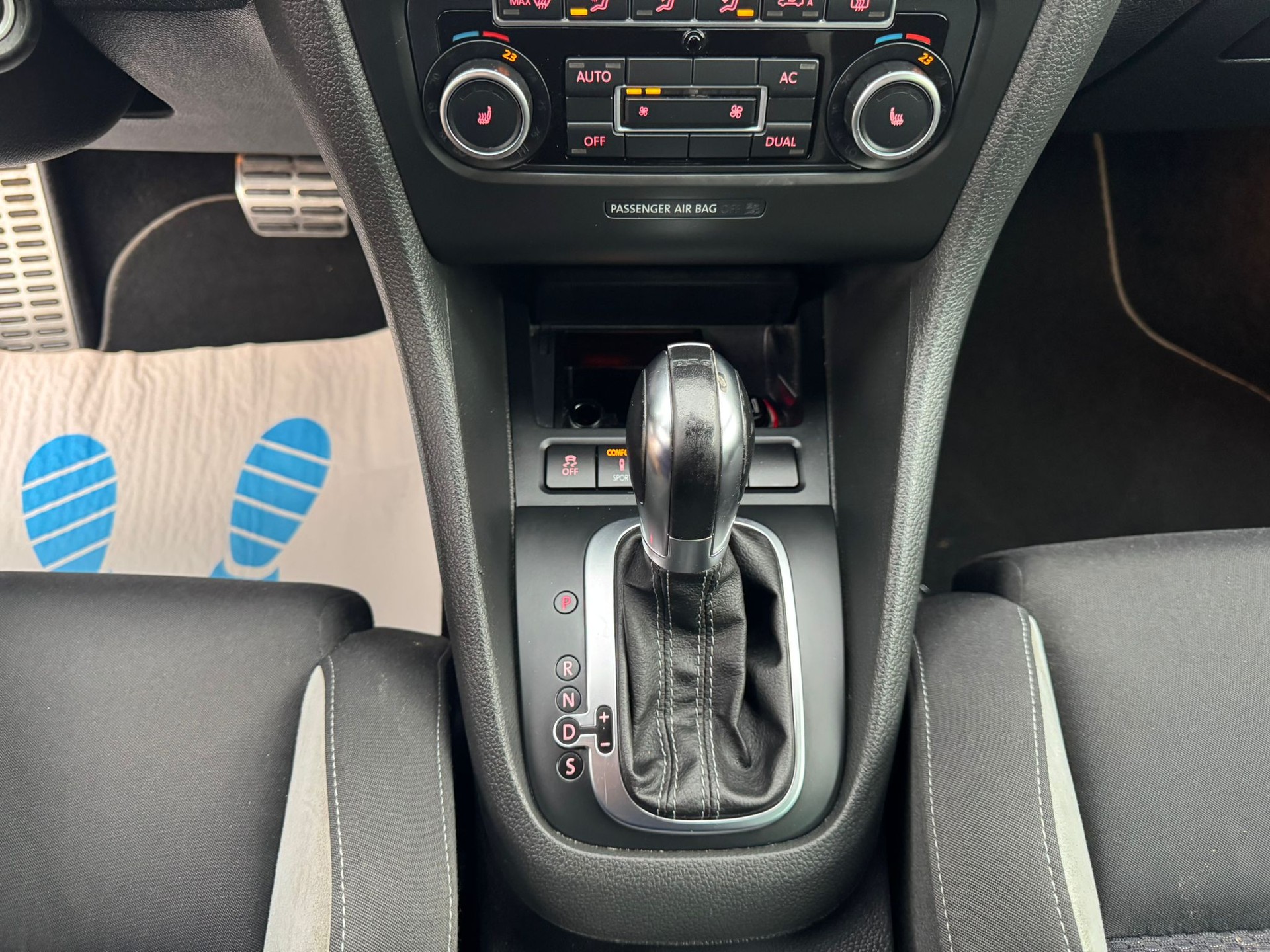 VW Golf 2.0 TSI R 4Motion DSG-image-19