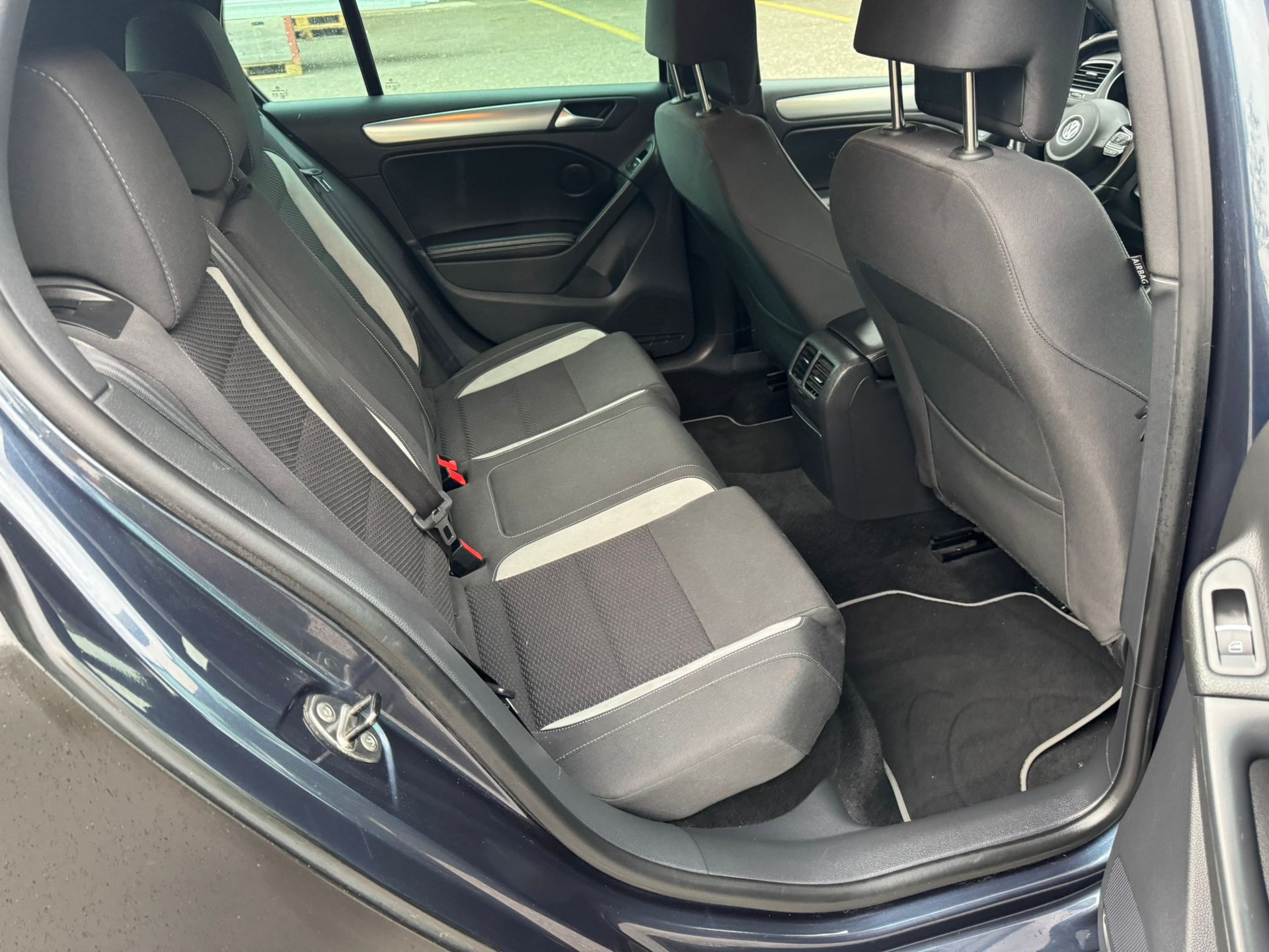 VW Golf 2.0 TSI R 4Motion DSG-image-10