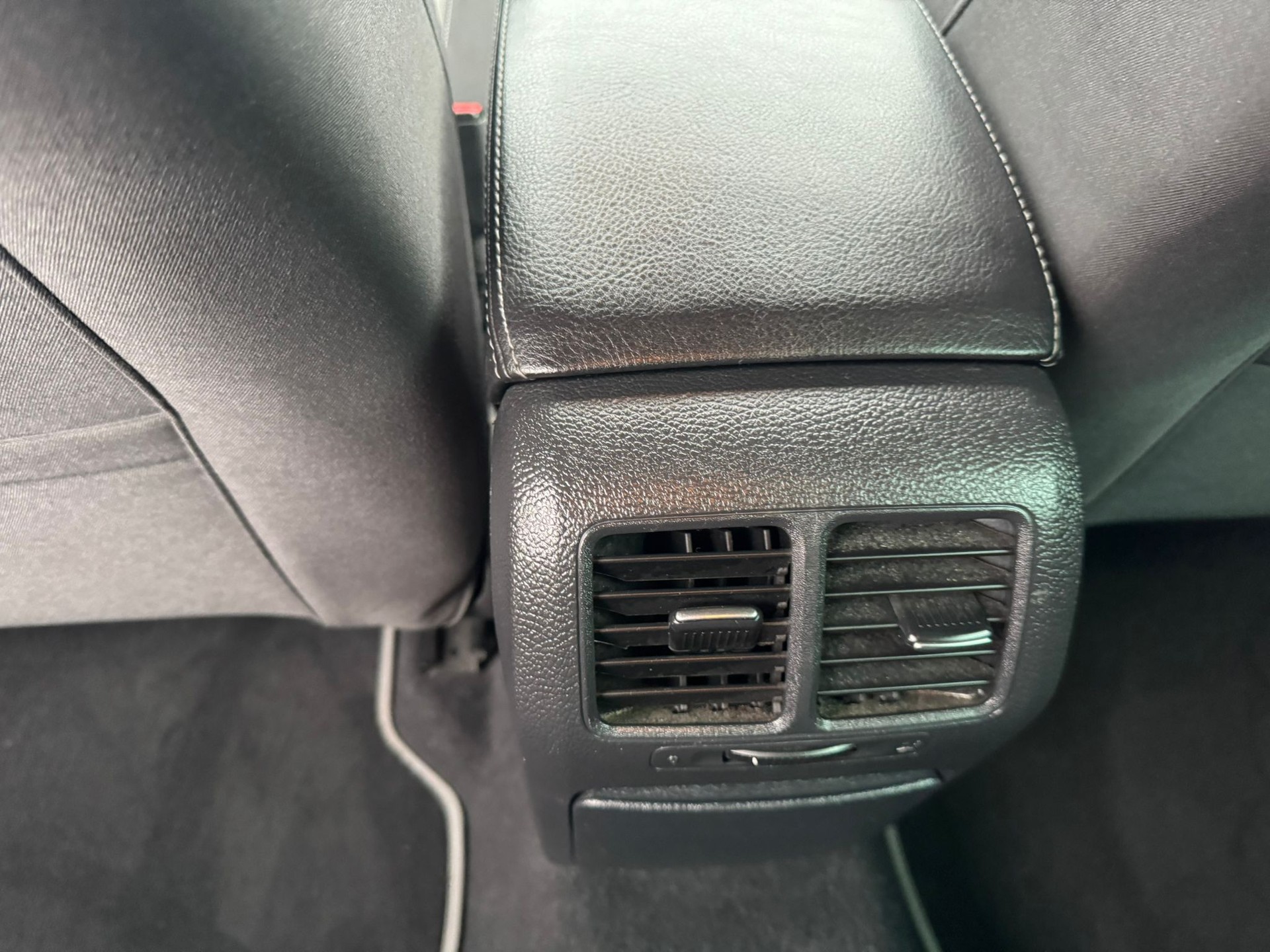 VW Golf 2.0 TSI R 4Motion DSG-image-15