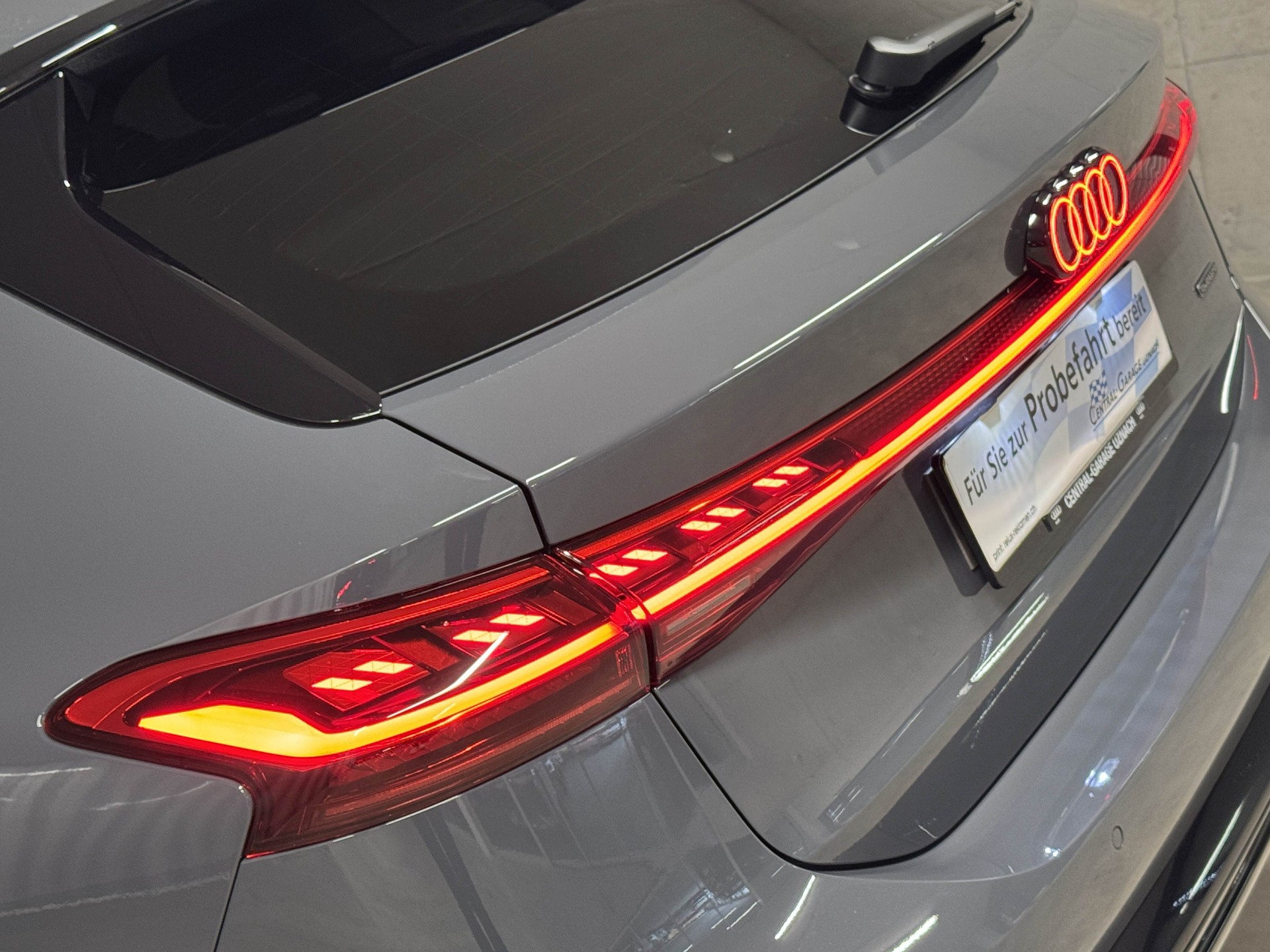 AUDI A6 Avant e-tron quattro-image-4
