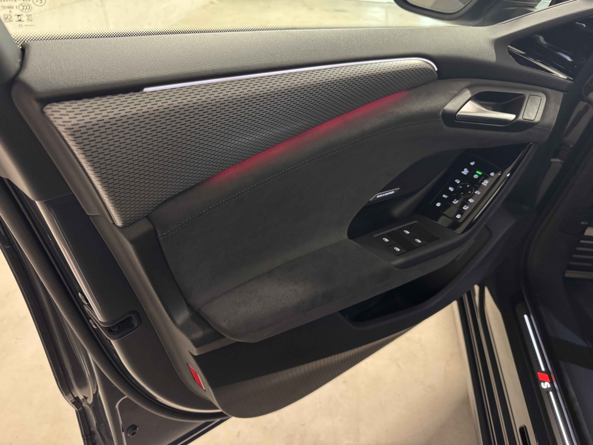 AUDI A6 Avant e-tron quattro-image-13