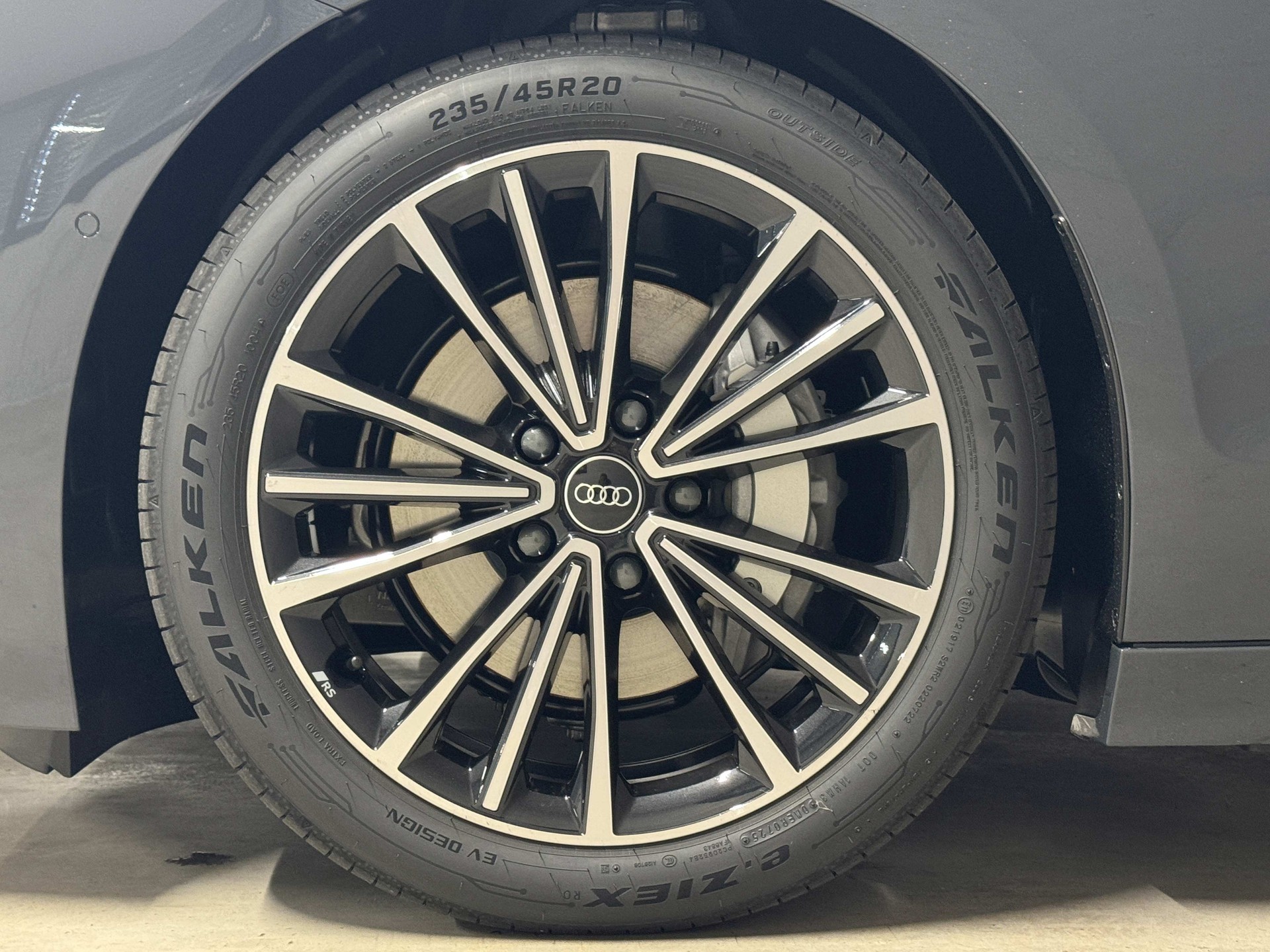 AUDI A6 Avant e-tron quattro-image-17