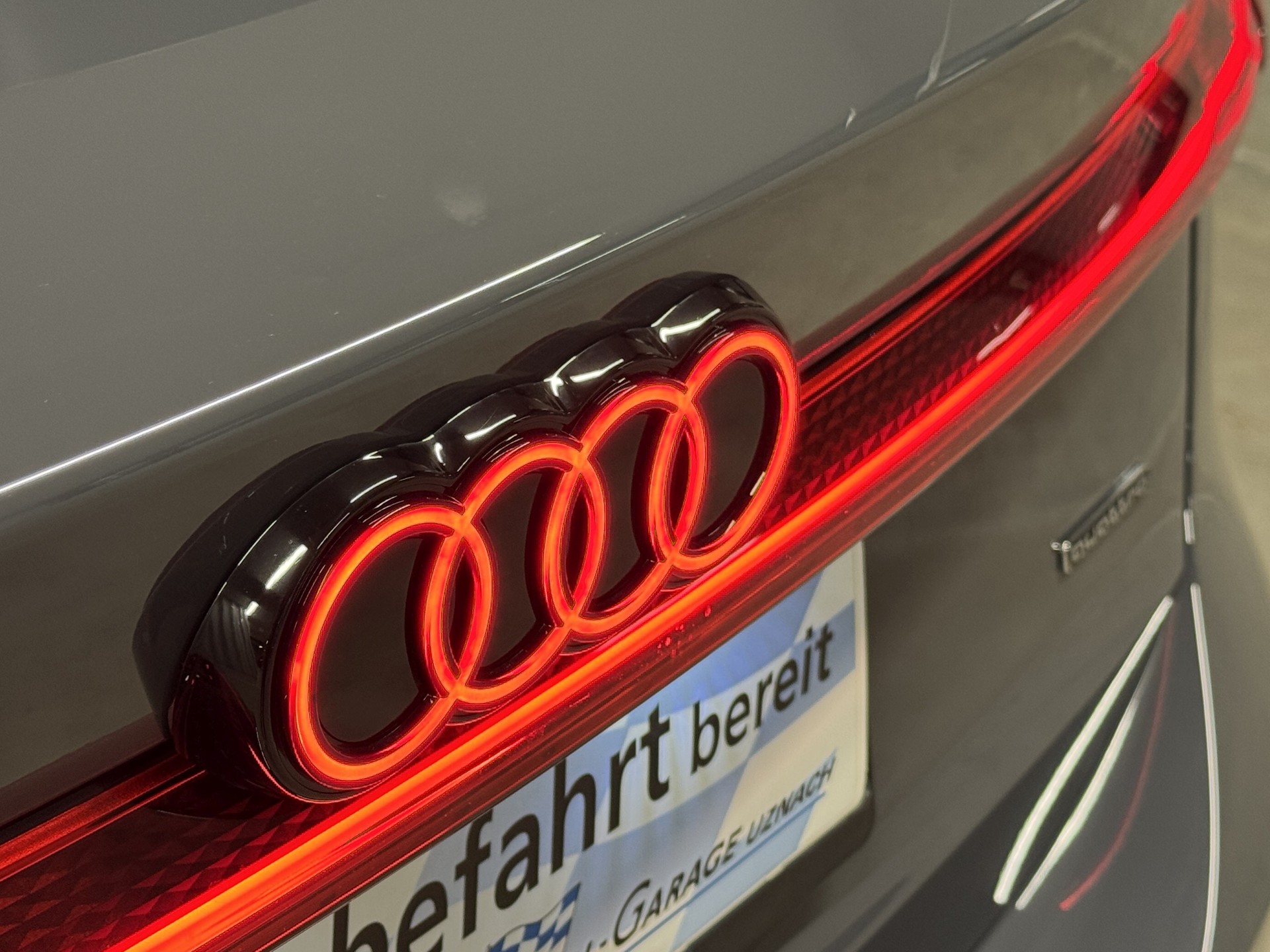 AUDI A6 Avant e-tron quattro-image-5