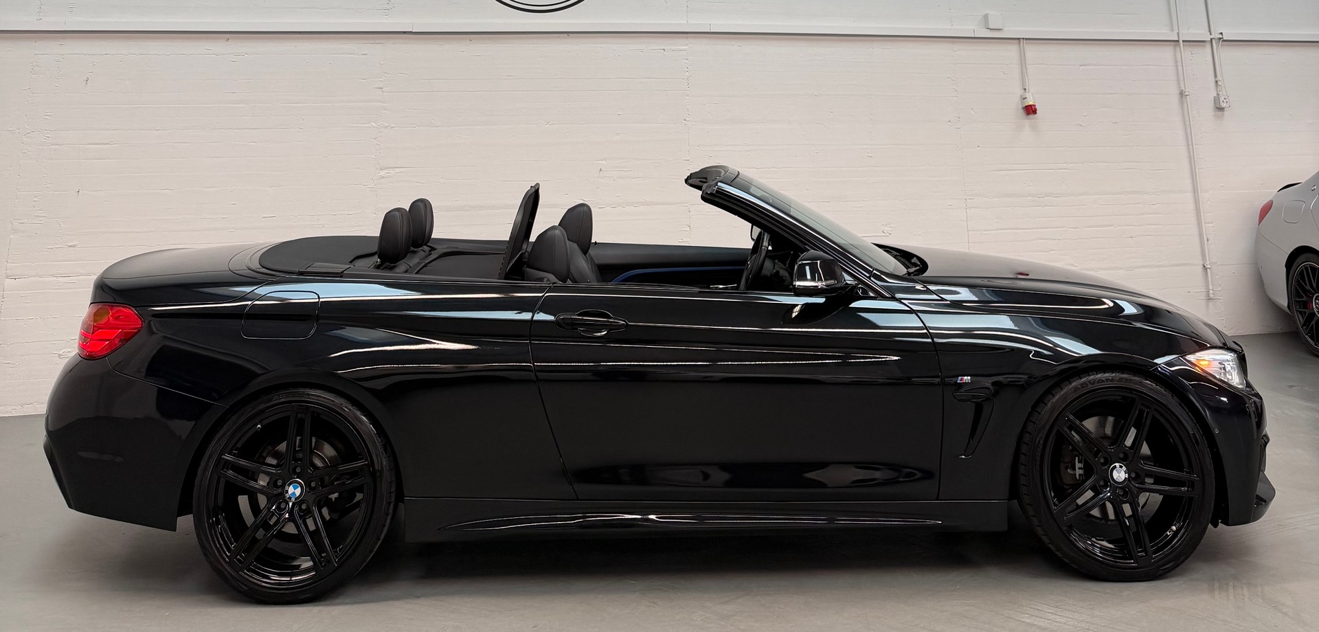 BMW 428i ALL Black M Performance Cabriolet xDrive Steptronic-image-7