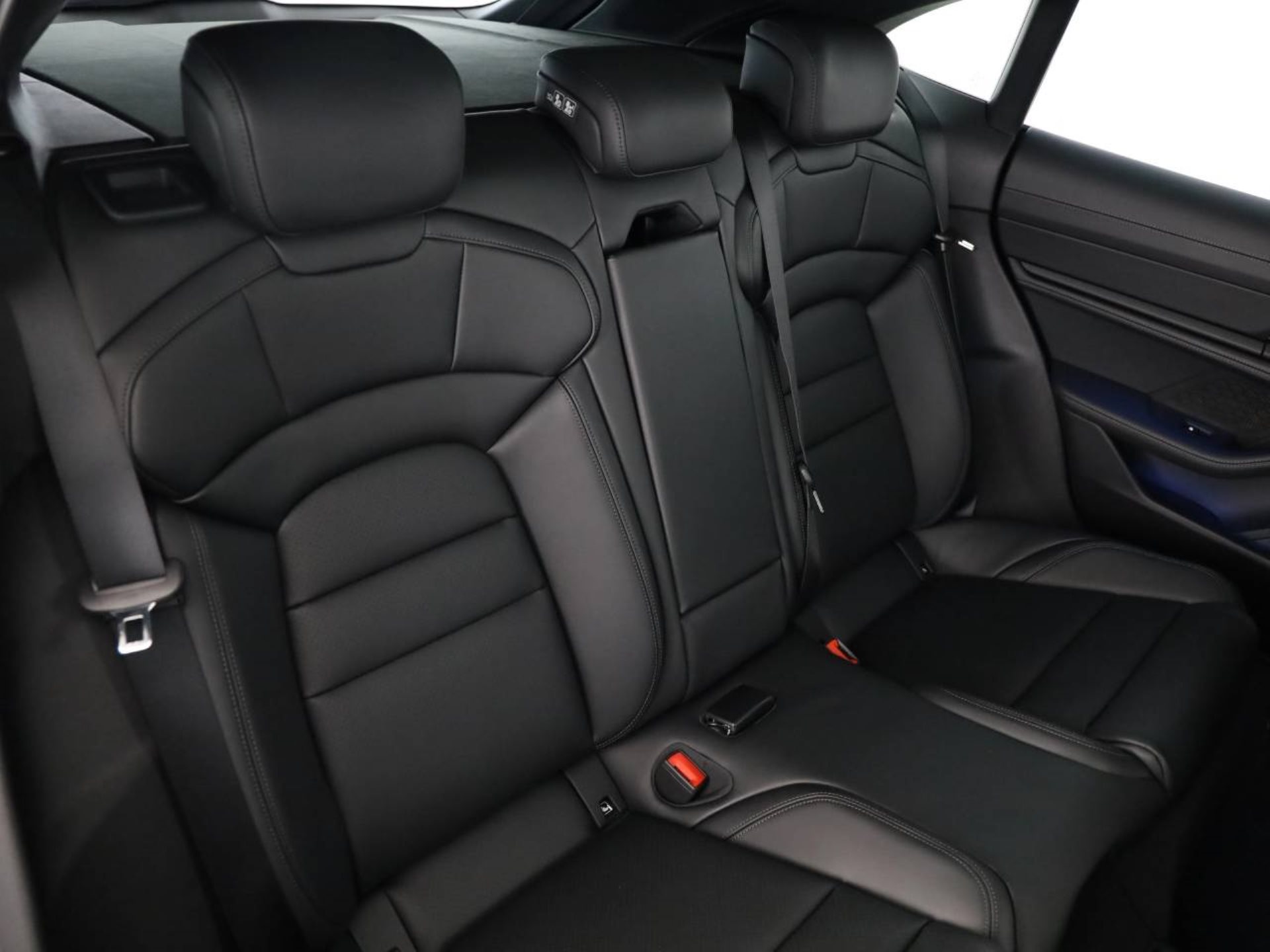 PORSCHE Taycan GTS Sport Turismo-image-20